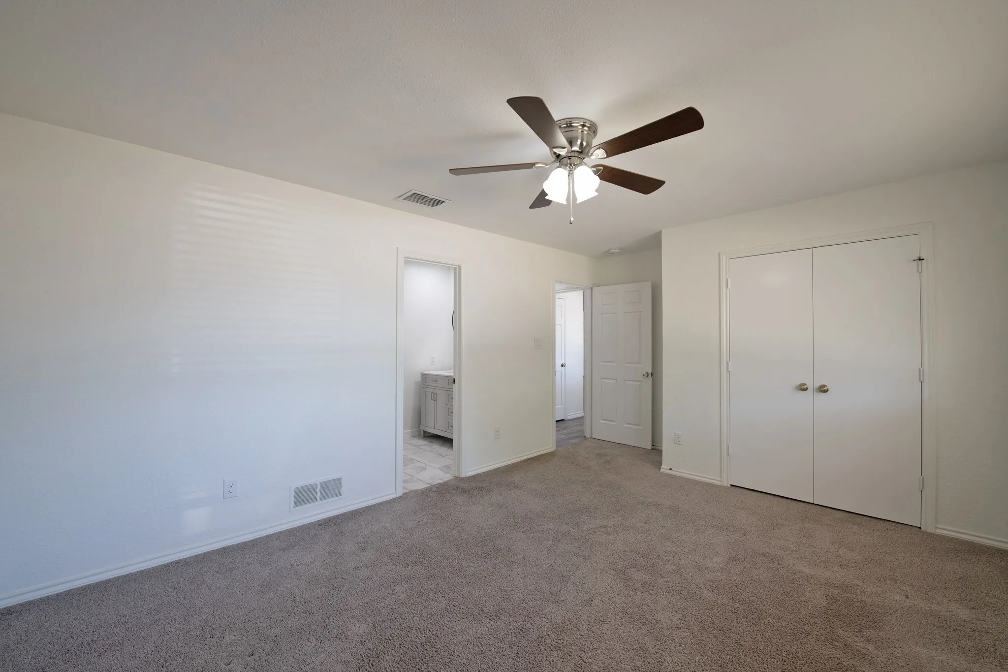 Single Family Residence For Sale in Denton County , 1010 Magnolia Drive, Carrollton, Texas 75007, 4 Bedroom, 3 Bathroom, 2 Garage spaces, 2,279 Sqft, built in 1984, mls#21383820, Real Estate Agent in Carrollton, Homes For Sale in Denton county, Homes For Sale in Carrollton, Realtor in Carrollton Texas, Real Estate Brokerage Independent Realty Texas, Luminita Cordes Realtor