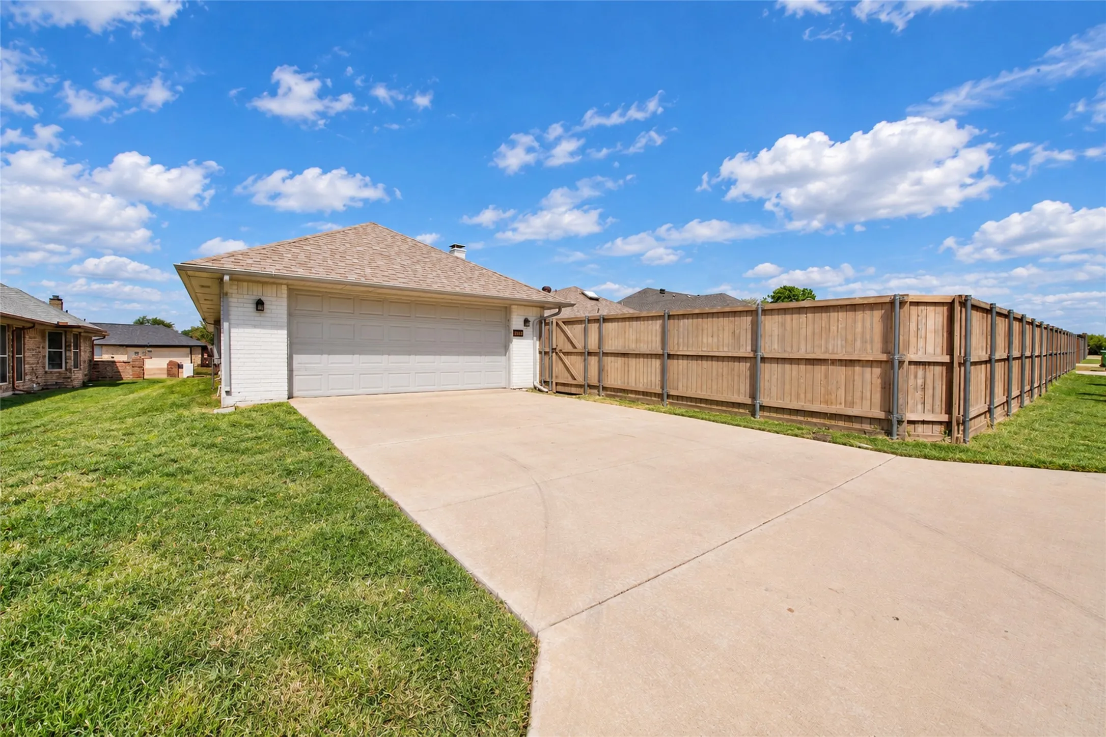 Single Family Residence For Sale in Denton County , 1010 Magnolia Drive, Carrollton, Texas 75007, 4 Bedroom, 3 Bathroom, 2 Garage spaces, 2,279 Sqft, built in 1984, mls#21383820, Real Estate Agent in Carrollton, Homes For Sale in Denton county, Homes For Sale in Carrollton, Realtor in Carrollton Texas, Real Estate Brokerage Independent Realty Texas, Luminita Cordes Realtor
