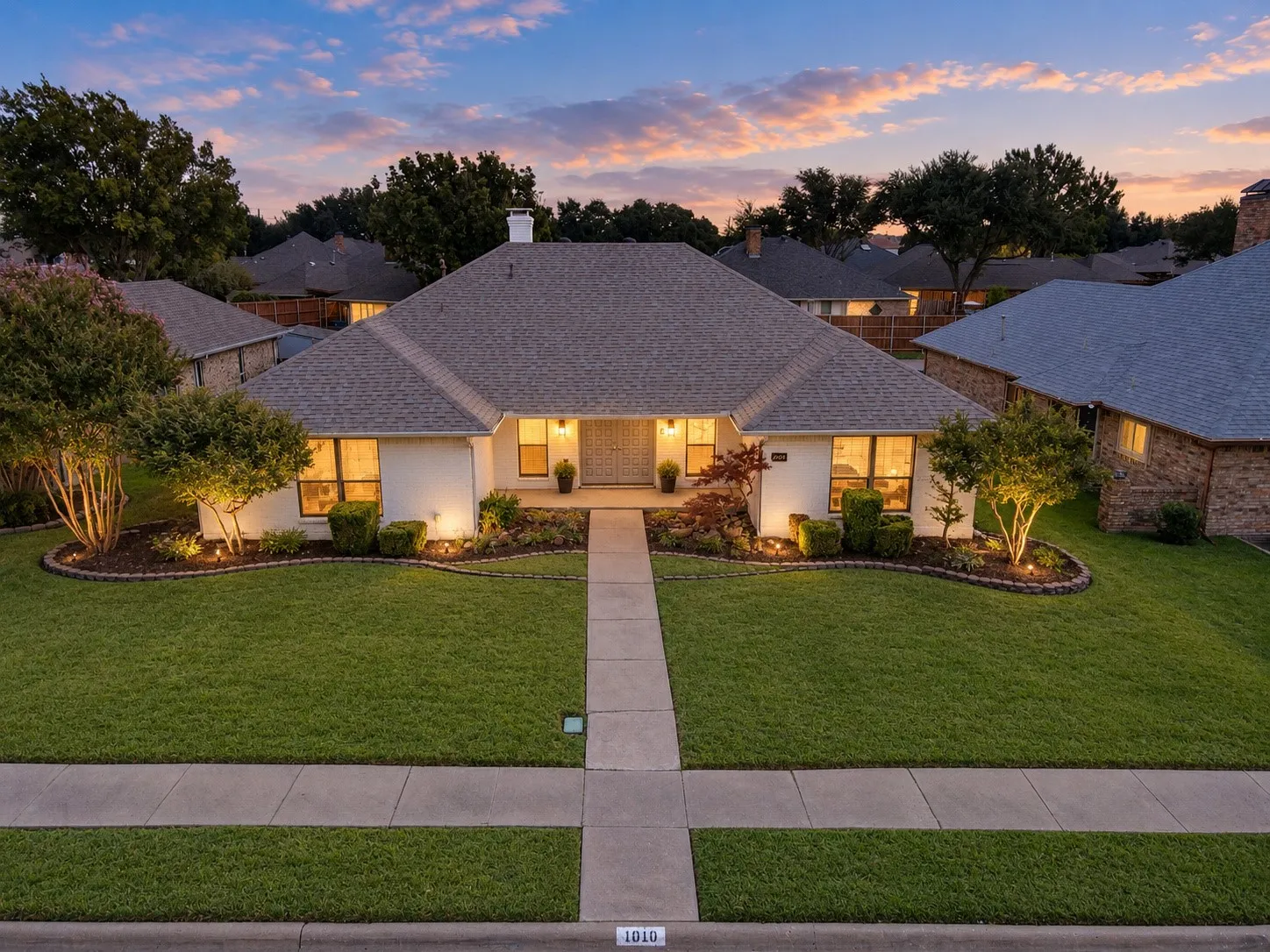 Single Family Residence For Sale in Denton County , 1010 Magnolia Drive, Carrollton, Texas 75007, 4 Bedroom, 3 Bathroom, 2 Garage spaces, 2,279 Sqft, built in 1984, mls#21383820, Real Estate Agent in Carrollton, Homes For Sale in Denton county, Homes For Sale in Carrollton, Realtor in Carrollton Texas, Real Estate Brokerage Independent Realty Texas, Luminita Cordes Realtor