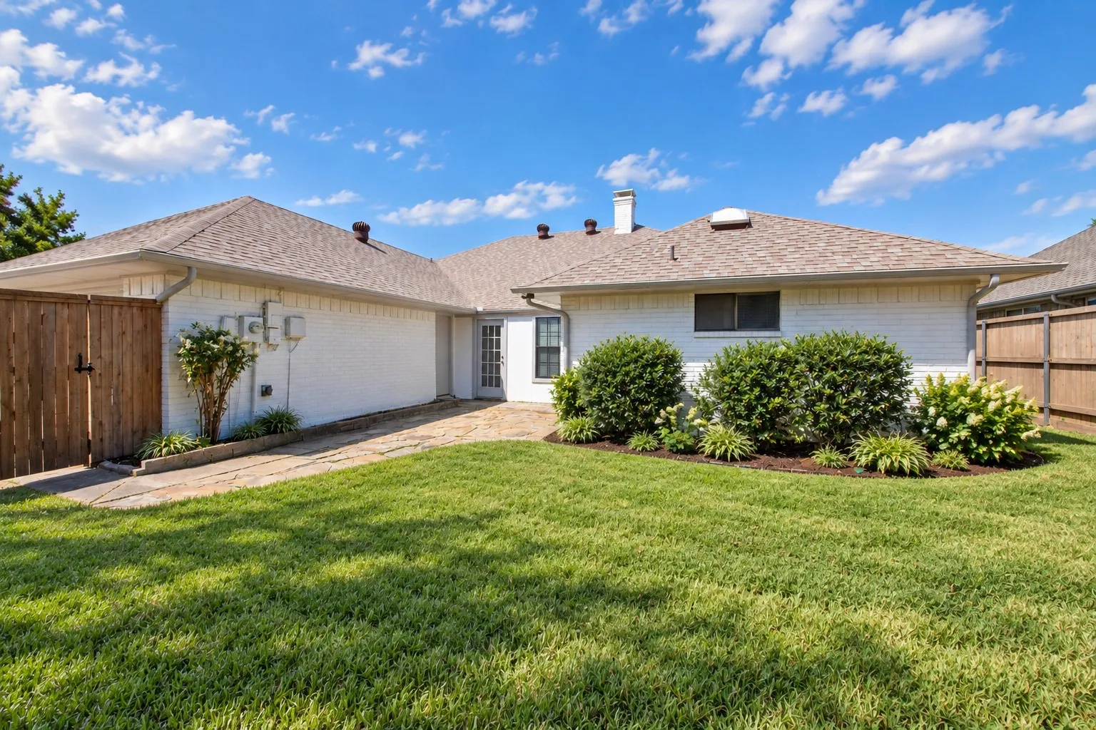 Single Family Residence For Sale in Denton County , 1010 Magnolia Drive, Carrollton, Texas 75007, 4 Bedroom, 3 Bathroom, 2 Garage spaces, 2,279 Sqft, built in 1984, mls#21383820, Real Estate Agent in Carrollton, Homes For Sale in Denton county, Homes For Sale in Carrollton, Realtor in Carrollton Texas, Real Estate Brokerage Independent Realty Texas, Luminita Cordes Realtor