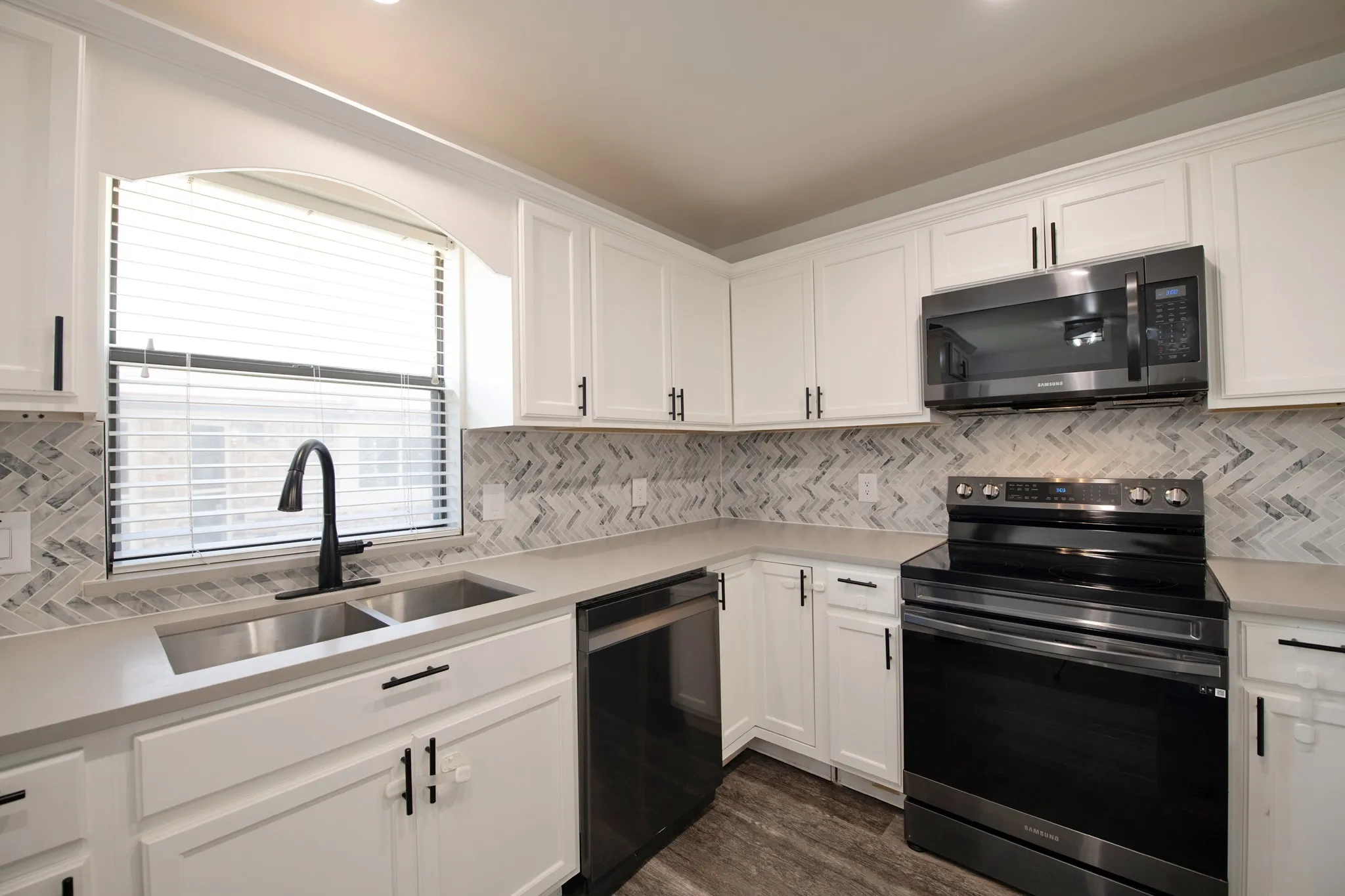 Single Family Residence For Sale in Denton County , 1010 Magnolia Drive, Carrollton, Texas 75007, 4 Bedroom, 3 Bathroom, 2 Garage spaces, 2,279 Sqft, built in 1984, mls#21383820, Real Estate Agent in Carrollton, Homes For Sale in Denton county, Homes For Sale in Carrollton, Realtor in Carrollton Texas, Real Estate Brokerage Independent Realty Texas, Luminita Cordes Realtor