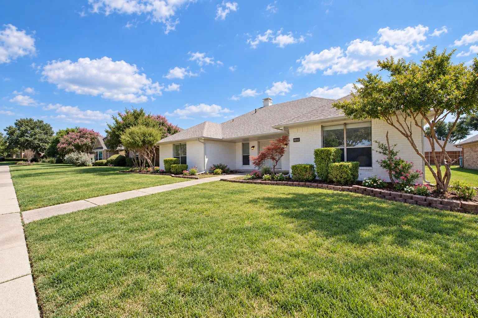 Single Family Residence For Sale in Denton County , 1010 Magnolia Drive, Carrollton, Texas 75007, 4 Bedroom, 3 Bathroom, 2 Garage spaces, 2,279 Sqft, built in 1984, mls#21383820, Real Estate Agent in Carrollton, Homes For Sale in Denton county, Homes For Sale in Carrollton, Realtor in Carrollton Texas, Real Estate Brokerage Independent Realty Texas, Luminita Cordes Realtor