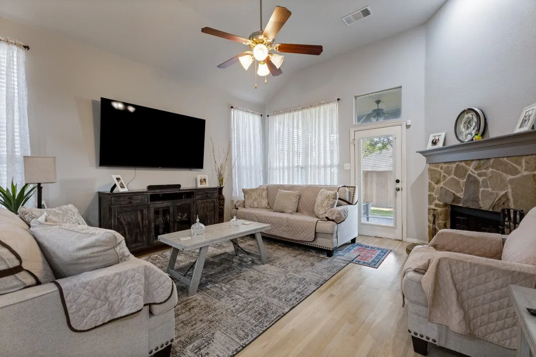 Single Family Residence For Sale in Rockwall County , 289 Hawthorn Drive, Fate, Texas 75087, 4 Bedroom, 3 Bathroom, 2 Garage spaces, 2,382 Sqft, built in 2009, mls#21383776, Real Estate Agent in Fate, Homes For Sale in Rockwall county, Homes For Sale in Fate, Realtor in Fate Texas, Real Estate Brokerage Independent Realty Texas, Luminita Cordes Realtor