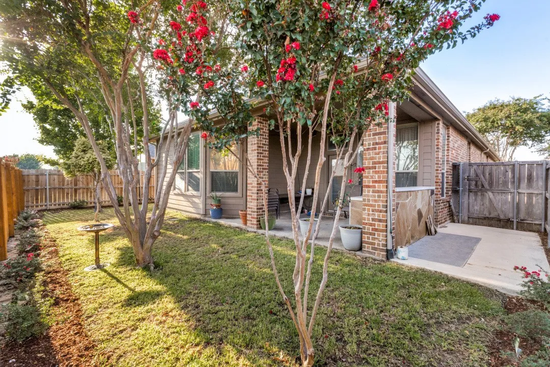 Single Family Residence For Sale in Rockwall County , 289 Hawthorn Drive, Fate, Texas 75087, 4 Bedroom, 3 Bathroom, 2 Garage spaces, 2,382 Sqft, built in 2009, mls#21383776, Real Estate Agent in Fate, Homes For Sale in Rockwall county, Homes For Sale in Fate, Realtor in Fate Texas, Real Estate Brokerage Independent Realty Texas, Luminita Cordes Realtor