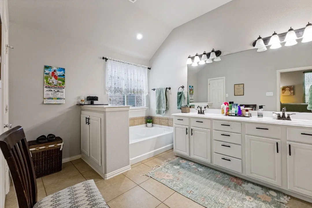 Single Family Residence For Sale in Rockwall County , 289 Hawthorn Drive, Fate, Texas 75087, 4 Bedroom, 3 Bathroom, 2 Garage spaces, 2,382 Sqft, built in 2009, mls#21383776, Real Estate Agent in Fate, Homes For Sale in Rockwall county, Homes For Sale in Fate, Realtor in Fate Texas, Real Estate Brokerage Independent Realty Texas, Luminita Cordes Realtor