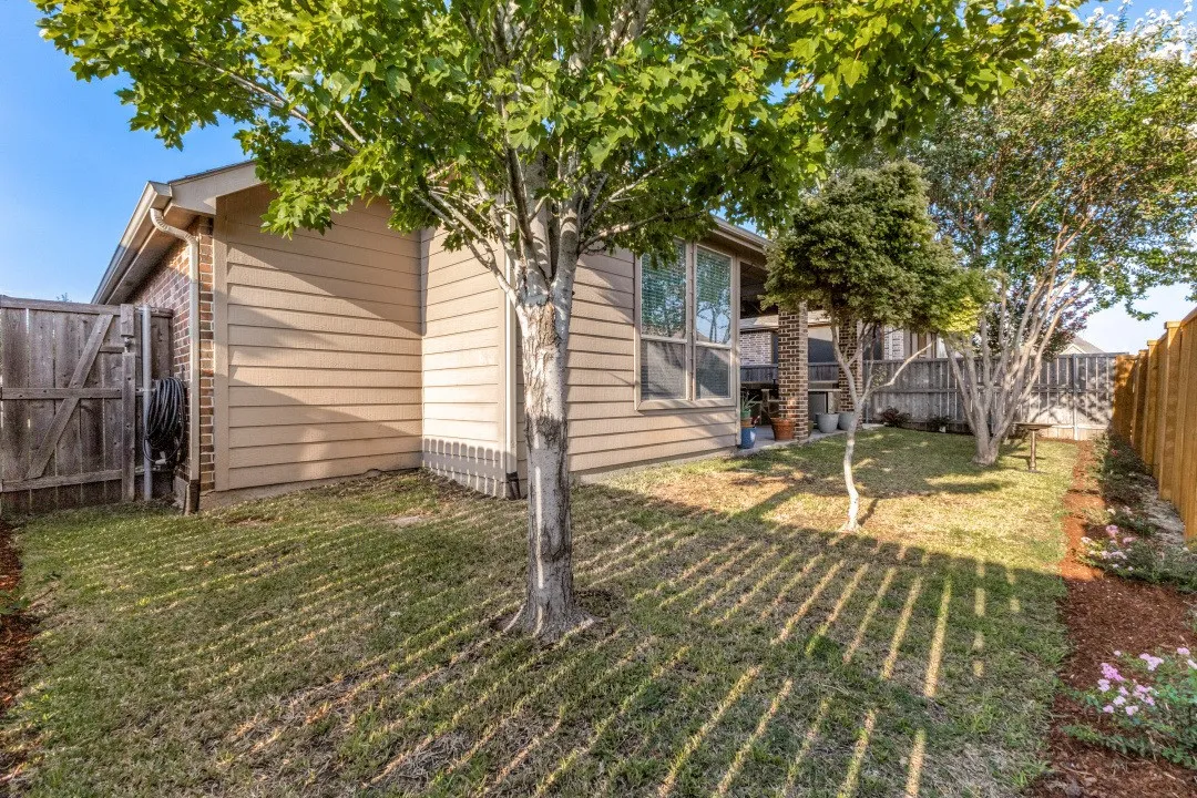 Single Family Residence For Sale in Rockwall County , 289 Hawthorn Drive, Fate, Texas 75087, 4 Bedroom, 3 Bathroom, 2 Garage spaces, 2,382 Sqft, built in 2009, mls#21383776, Real Estate Agent in Fate, Homes For Sale in Rockwall county, Homes For Sale in Fate, Realtor in Fate Texas, Real Estate Brokerage Independent Realty Texas, Luminita Cordes Realtor