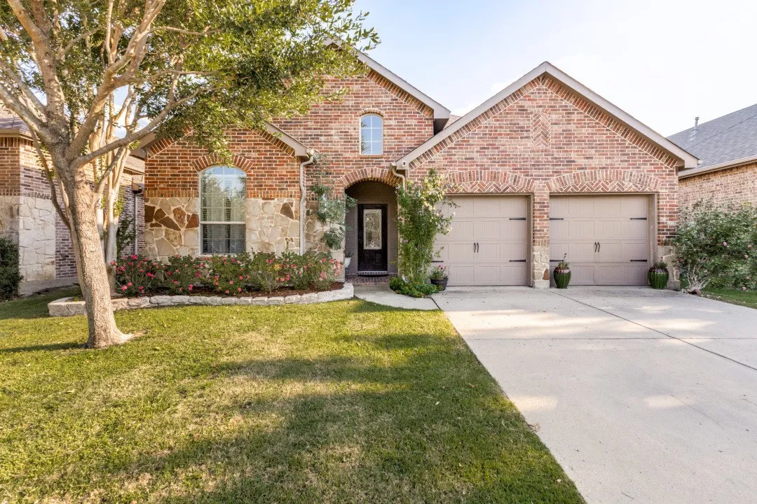 Single Family Residence For Sale in Rockwall County , 289 Hawthorn Drive, Fate, Texas 75087, 4 Bedroom, 3 Bathroom, 2 Garage spaces, 2,382 Sqft, built in 2009, mls#21383776, Real Estate Agent in Fate, Homes For Sale in Rockwall county, Homes For Sale in Fate, Realtor in Fate Texas, Real Estate Brokerage Independent Realty Texas, Luminita Cordes Realtor