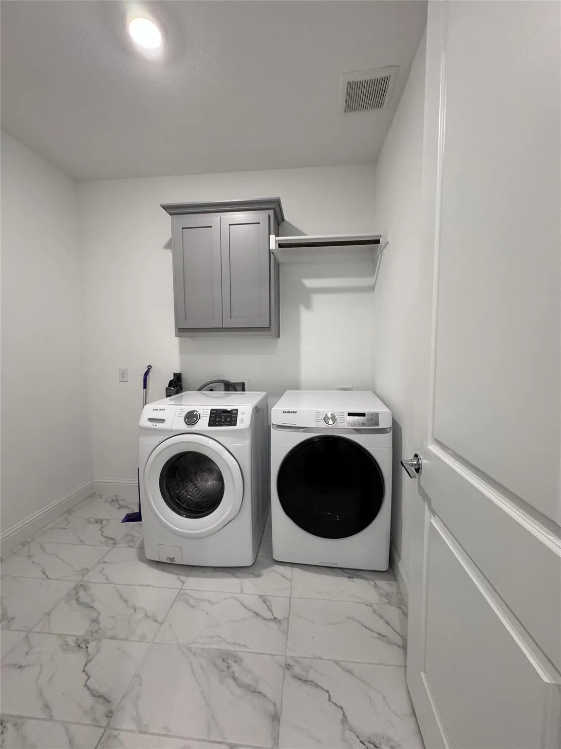 Single Family Residence For Rent in Collin County , 17305 Texas Pistache Drive, Dallas, Texas 75252, 5 Bedroom, 5 Bathroom, 2 Garage spaces, 4,137 Sqft, built in 2021, mls#21383823, Real Estate Agent in Dallas, Homes For Rent in Collin county, Homes For Rent in Dallas, Realtor in Dallas Texas, Real Estate Brokerage Independent Realty Texas, Luminita Cordes Realtor