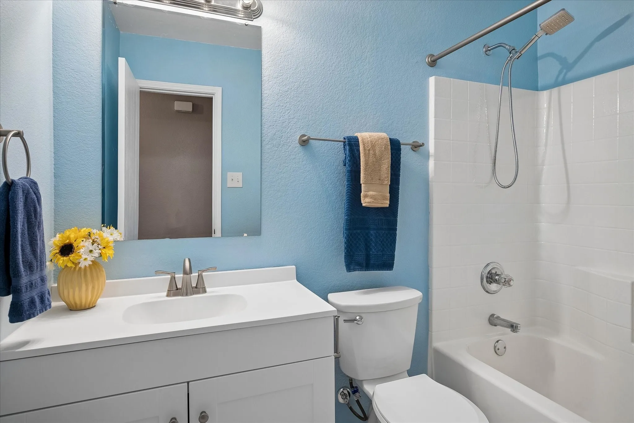 Single Family Residence For Sale in Rockwall County , 417 Pin Oak Lane, Royse City, Texas 75189, 3 Bedroom, 2 Bathroom, 2 Garage spaces, 1,436 Sqft, built in 2005, mls#21383760, Real Estate Agent in Royse City, Homes For Sale in Rockwall county, Homes For Sale in Royse City, Realtor in Royse City Texas, Real Estate Brokerage Independent Realty Texas, Luminita Cordes Realtor