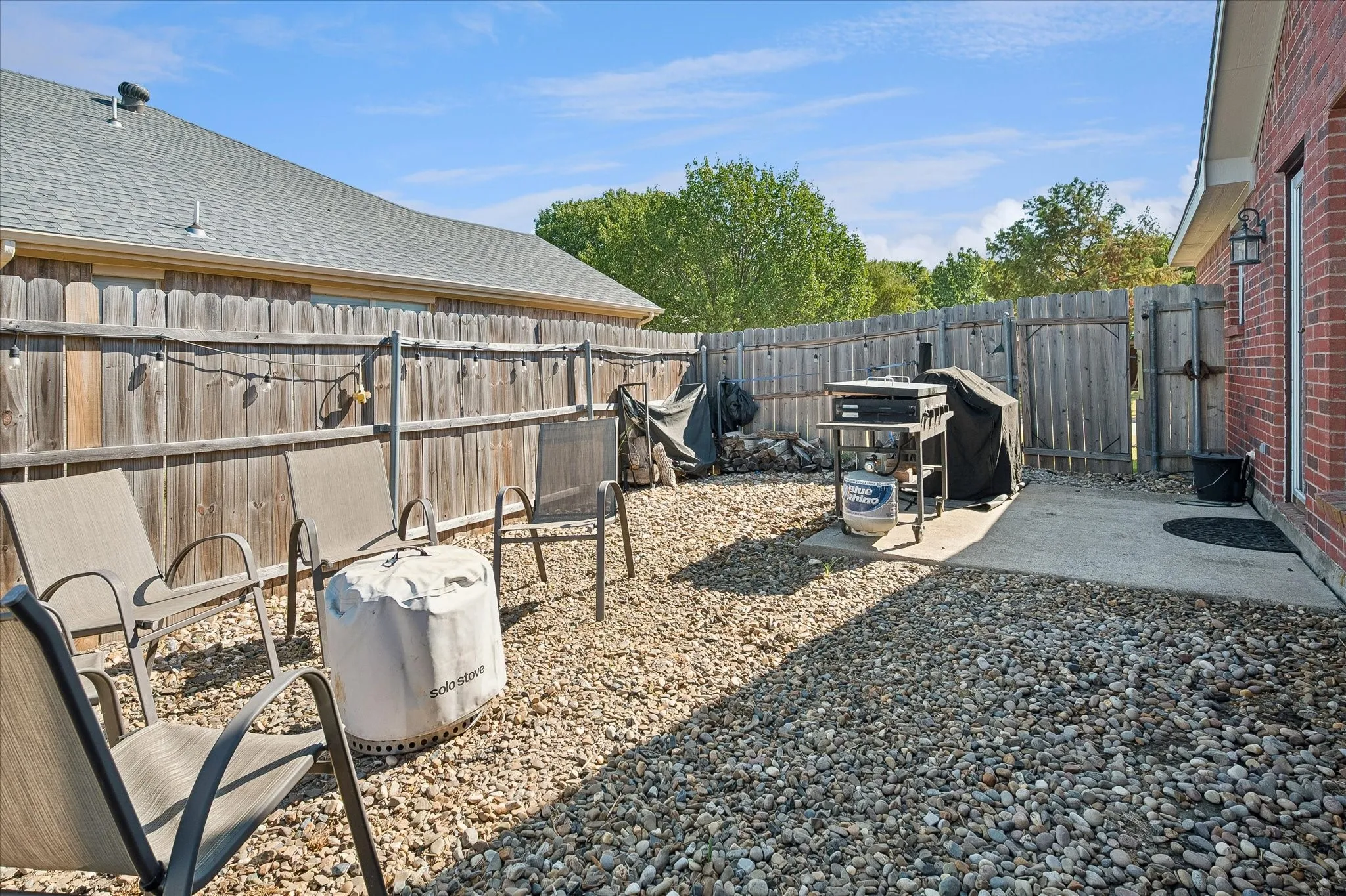 Single Family Residence For Sale in Rockwall County , 417 Pin Oak Lane, Royse City, Texas 75189, 3 Bedroom, 2 Bathroom, 2 Garage spaces, 1,436 Sqft, built in 2005, mls#21383760, Real Estate Agent in Royse City, Homes For Sale in Rockwall county, Homes For Sale in Royse City, Realtor in Royse City Texas, Real Estate Brokerage Independent Realty Texas, Luminita Cordes Realtor
