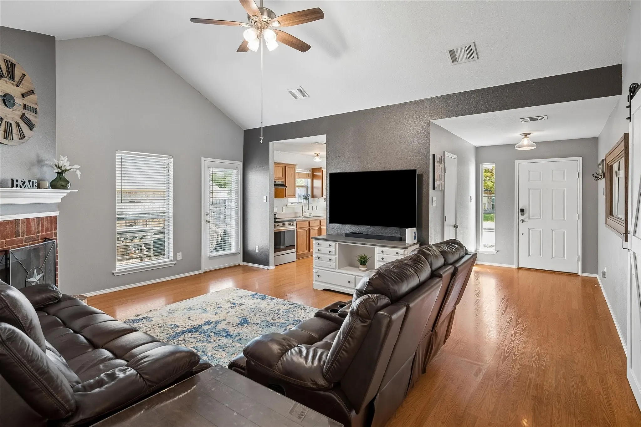 Single Family Residence For Sale in Rockwall County , 417 Pin Oak Lane, Royse City, Texas 75189, 3 Bedroom, 2 Bathroom, 2 Garage spaces, 1,436 Sqft, built in 2005, mls#21383760, Real Estate Agent in Royse City, Homes For Sale in Rockwall county, Homes For Sale in Royse City, Realtor in Royse City Texas, Real Estate Brokerage Independent Realty Texas, Luminita Cordes Realtor
