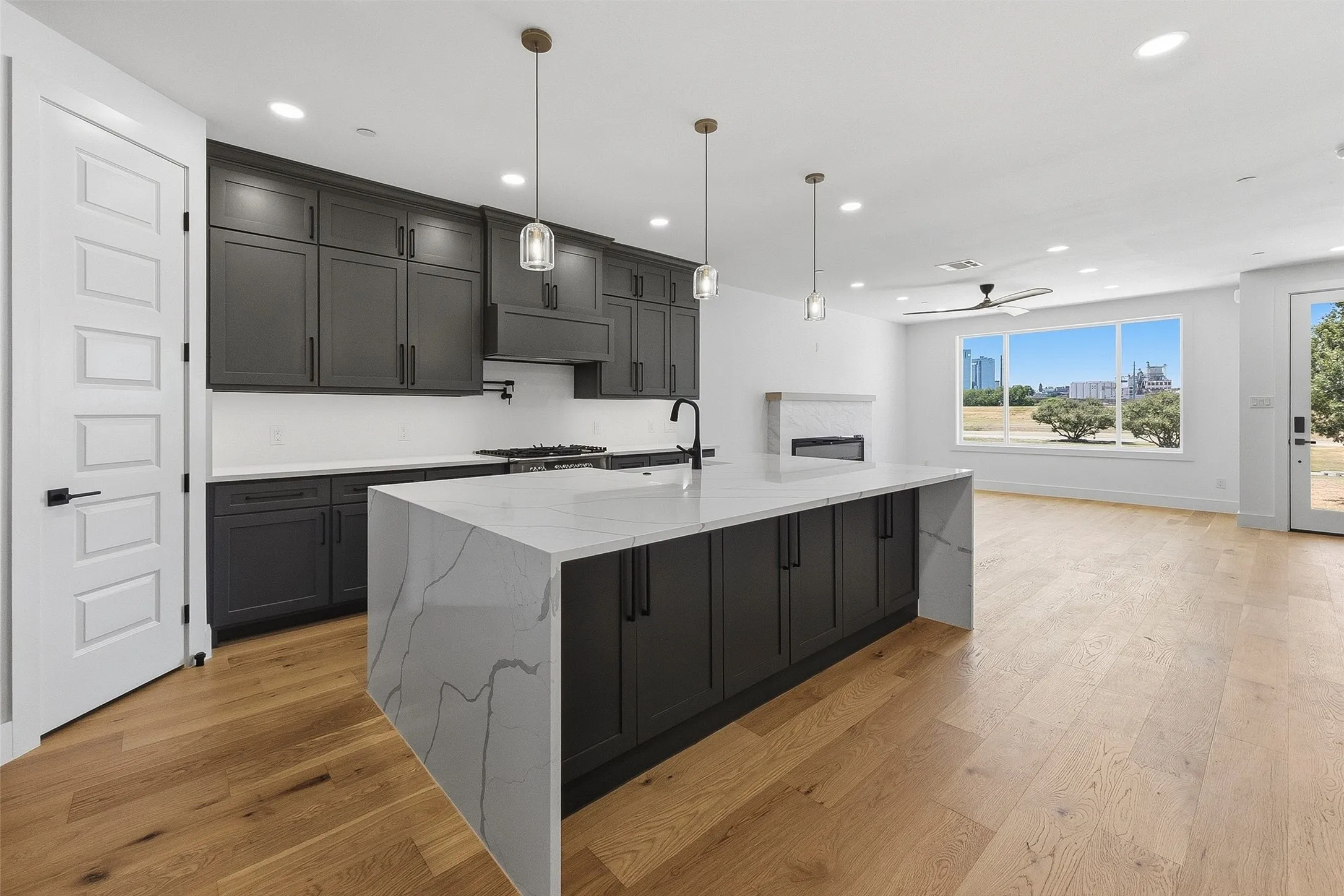 Townhouse For Rent in Tarrant County , 404 Vista Buena Trail, Fort Worth, Texas 76111, 4 Bedroom, 5 Bathroom, 2 Garage spaces, 3,099 Sqft, built in 2025, mls#21383802, Real Estate Agent in Fort Worth, Homes For Rent in Tarrant county, Homes For Rent in Fort Worth, Realtor in Fort Worth Texas, Real Estate Brokerage Independent Realty Texas, Luminita Cordes Realtor