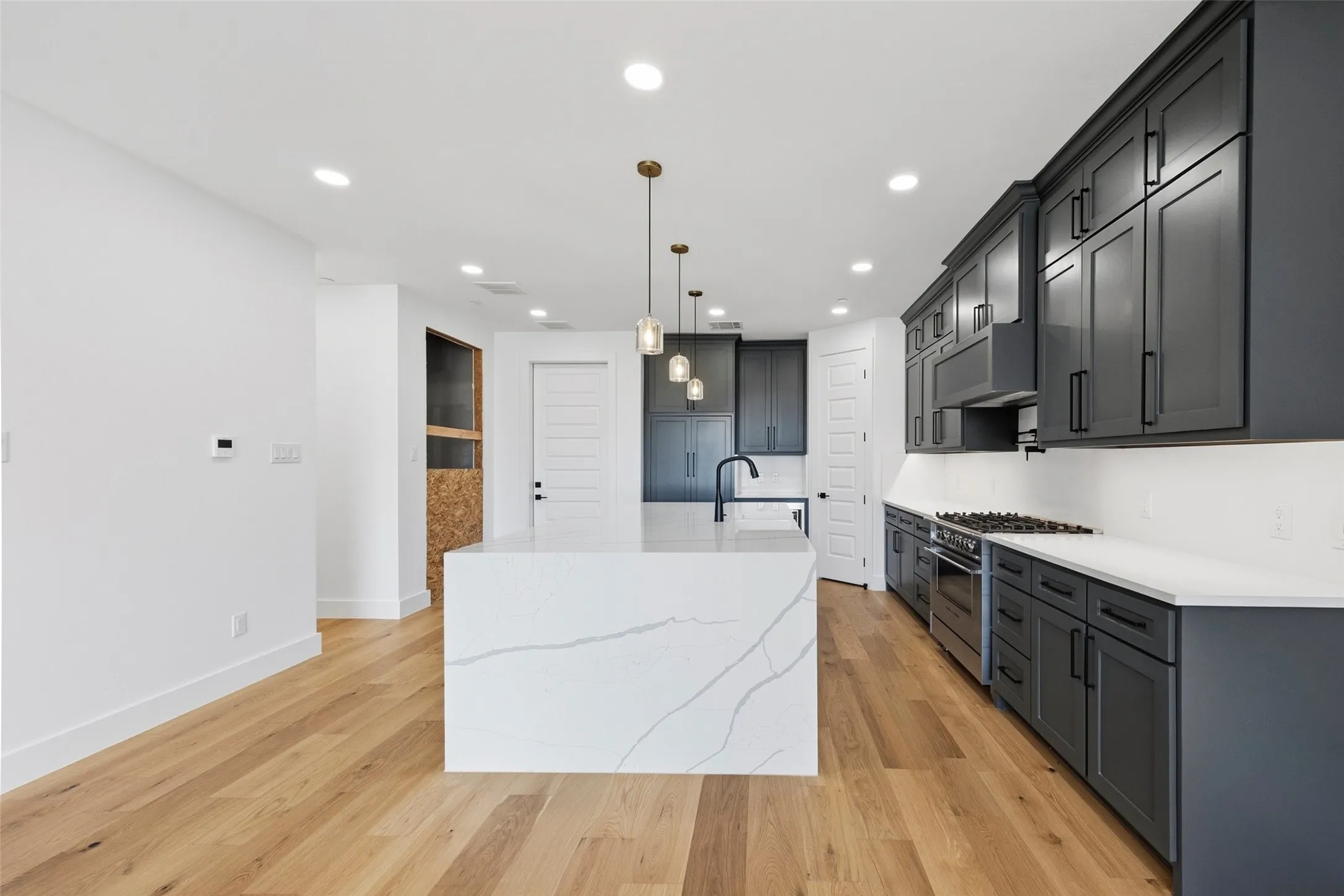 Townhouse For Rent in Tarrant County , 404 Vista Buena Trail, Fort Worth, Texas 76111, 4 Bedroom, 5 Bathroom, 2 Garage spaces, 3,099 Sqft, built in 2025, mls#21383802, Real Estate Agent in Fort Worth, Homes For Rent in Tarrant county, Homes For Rent in Fort Worth, Realtor in Fort Worth Texas, Real Estate Brokerage Independent Realty Texas, Luminita Cordes Realtor