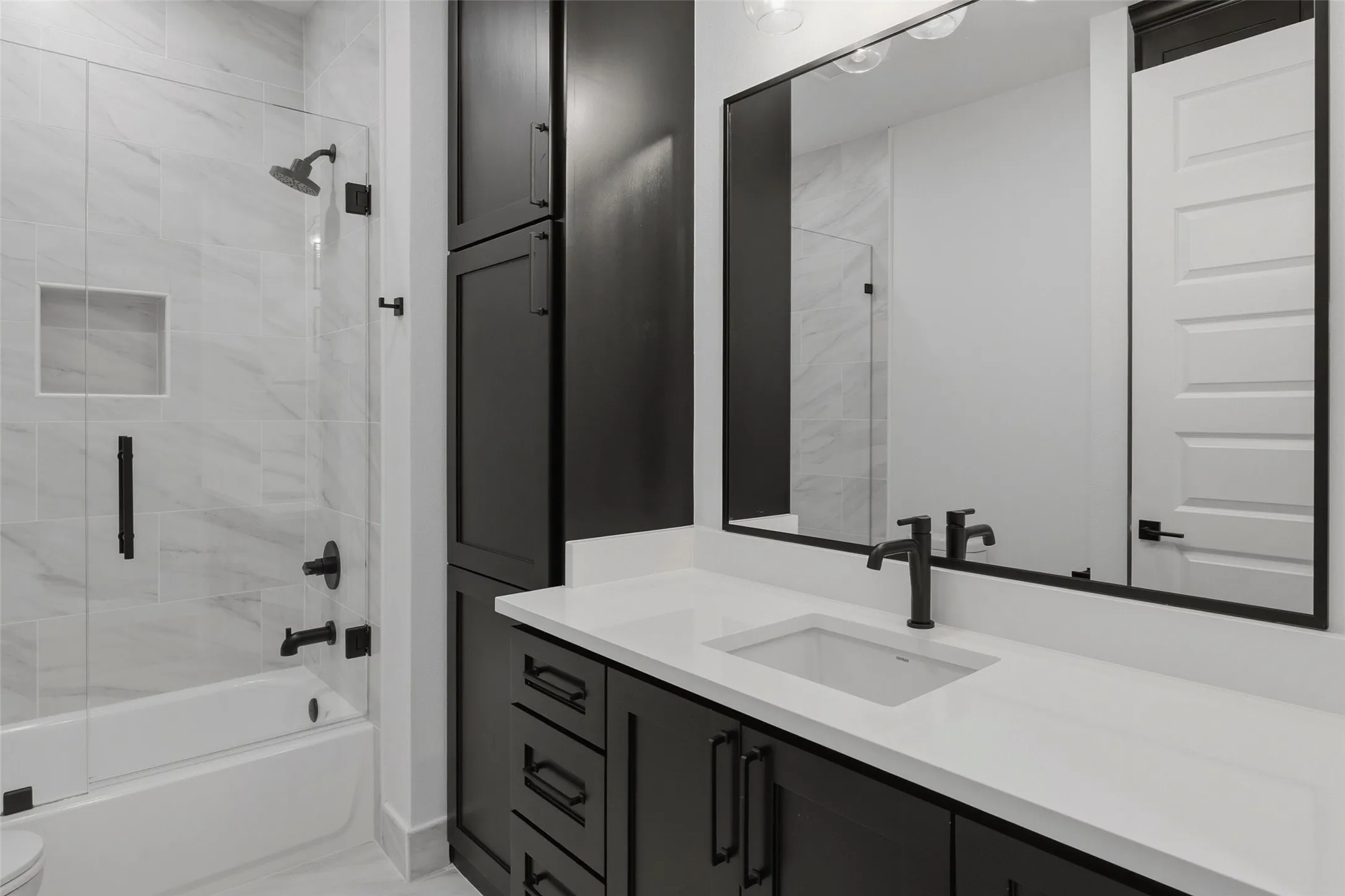 Townhouse For Rent in Tarrant County , 404 Vista Buena Trail, Fort Worth, Texas 76111, 4 Bedroom, 5 Bathroom, 2 Garage spaces, 3,099 Sqft, built in 2025, mls#21383802, Real Estate Agent in Fort Worth, Homes For Rent in Tarrant county, Homes For Rent in Fort Worth, Realtor in Fort Worth Texas, Real Estate Brokerage Independent Realty Texas, Luminita Cordes Realtor