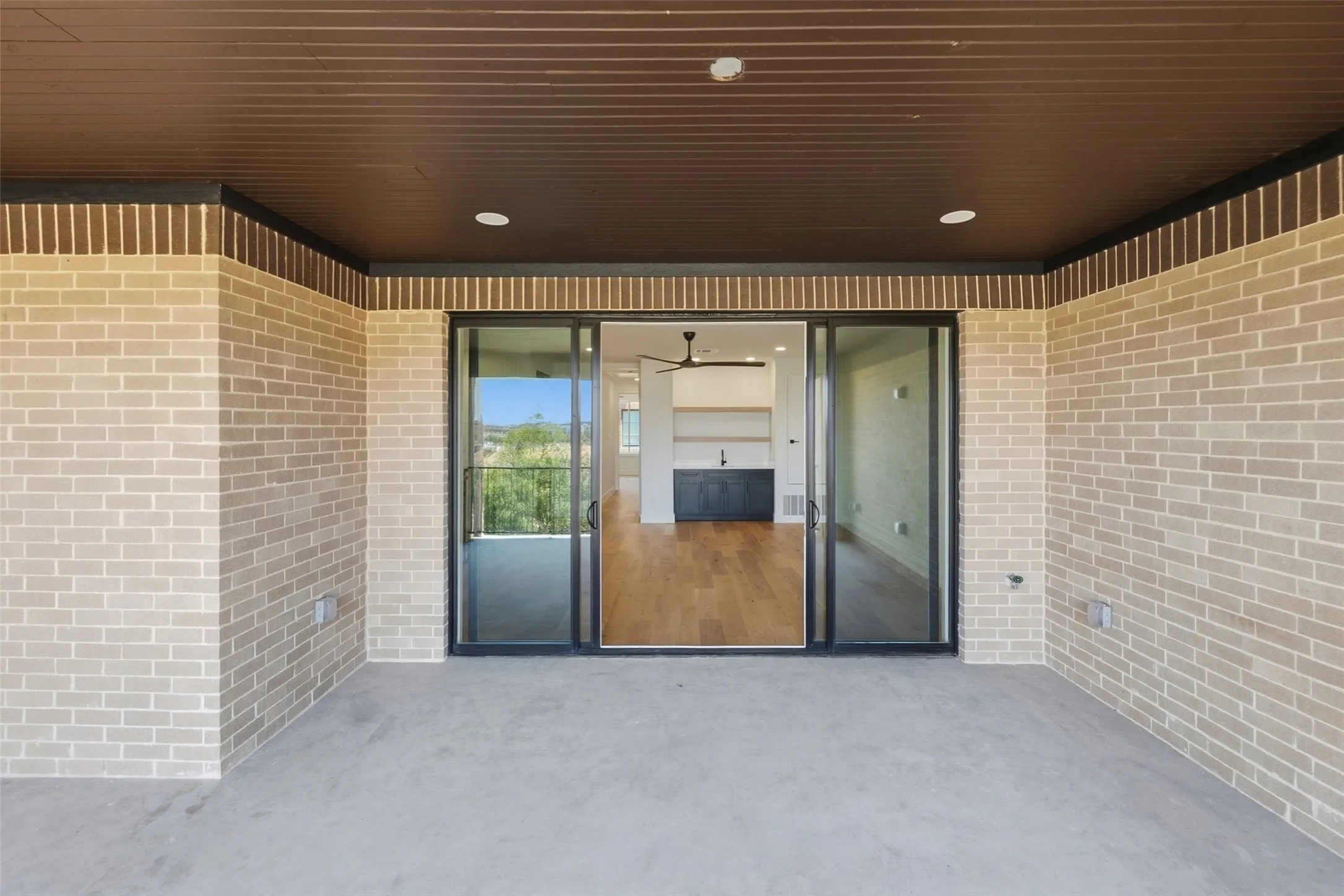 Townhouse For Rent in Tarrant County , 404 Vista Buena Trail, Fort Worth, Texas 76111, 4 Bedroom, 5 Bathroom, 2 Garage spaces, 3,099 Sqft, built in 2025, mls#21383802, Real Estate Agent in Fort Worth, Homes For Rent in Tarrant county, Homes For Rent in Fort Worth, Realtor in Fort Worth Texas, Real Estate Brokerage Independent Realty Texas, Luminita Cordes Realtor