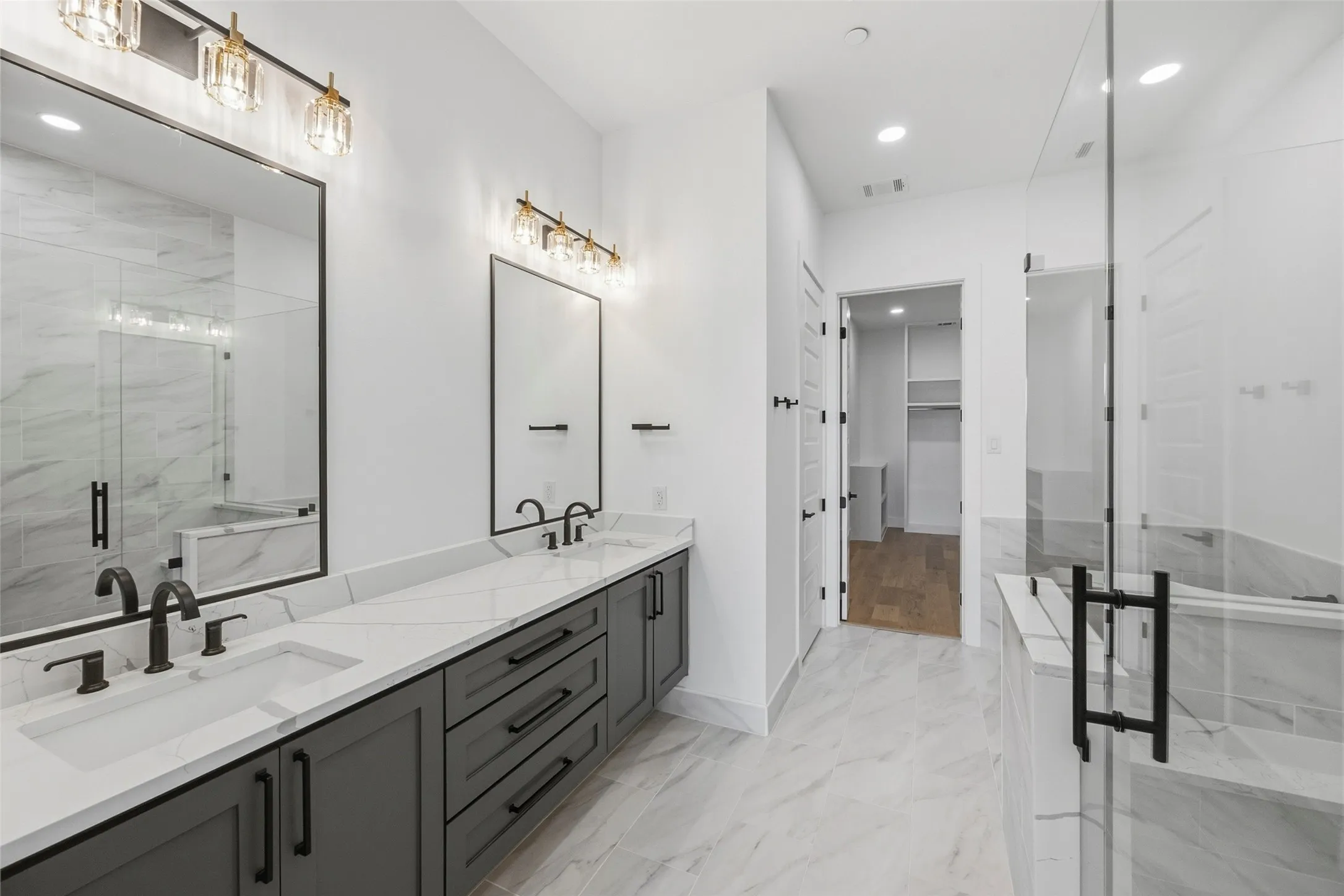 Townhouse For Rent in Tarrant County , 404 Vista Buena Trail, Fort Worth, Texas 76111, 4 Bedroom, 5 Bathroom, 2 Garage spaces, 3,099 Sqft, built in 2025, mls#21383802, Real Estate Agent in Fort Worth, Homes For Rent in Tarrant county, Homes For Rent in Fort Worth, Realtor in Fort Worth Texas, Real Estate Brokerage Independent Realty Texas, Luminita Cordes Realtor