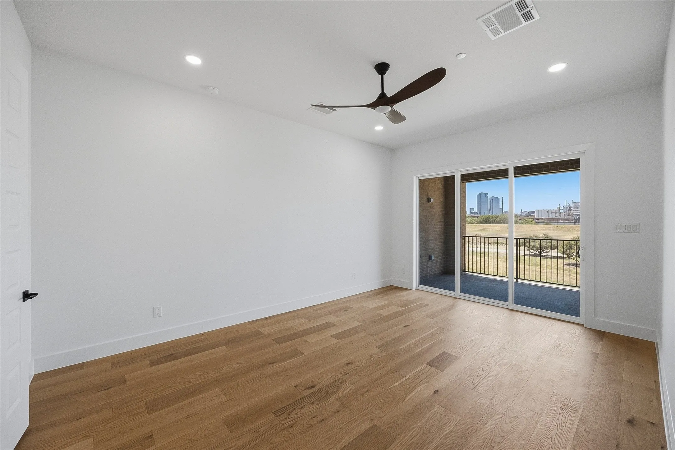 Townhouse For Rent in Tarrant County , 404 Vista Buena Trail, Fort Worth, Texas 76111, 4 Bedroom, 5 Bathroom, 2 Garage spaces, 3,099 Sqft, built in 2025, mls#21383802, Real Estate Agent in Fort Worth, Homes For Rent in Tarrant county, Homes For Rent in Fort Worth, Realtor in Fort Worth Texas, Real Estate Brokerage Independent Realty Texas, Luminita Cordes Realtor