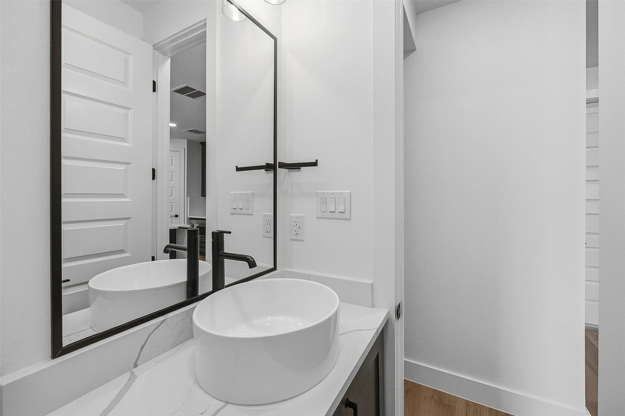 Townhouse For Rent in Tarrant County , 404 Vista Buena Trail, Fort Worth, Texas 76111, 4 Bedroom, 5 Bathroom, 2 Garage spaces, 3,099 Sqft, built in 2025, mls#21383802, Real Estate Agent in Fort Worth, Homes For Rent in Tarrant county, Homes For Rent in Fort Worth, Realtor in Fort Worth Texas, Real Estate Brokerage Independent Realty Texas, Luminita Cordes Realtor
