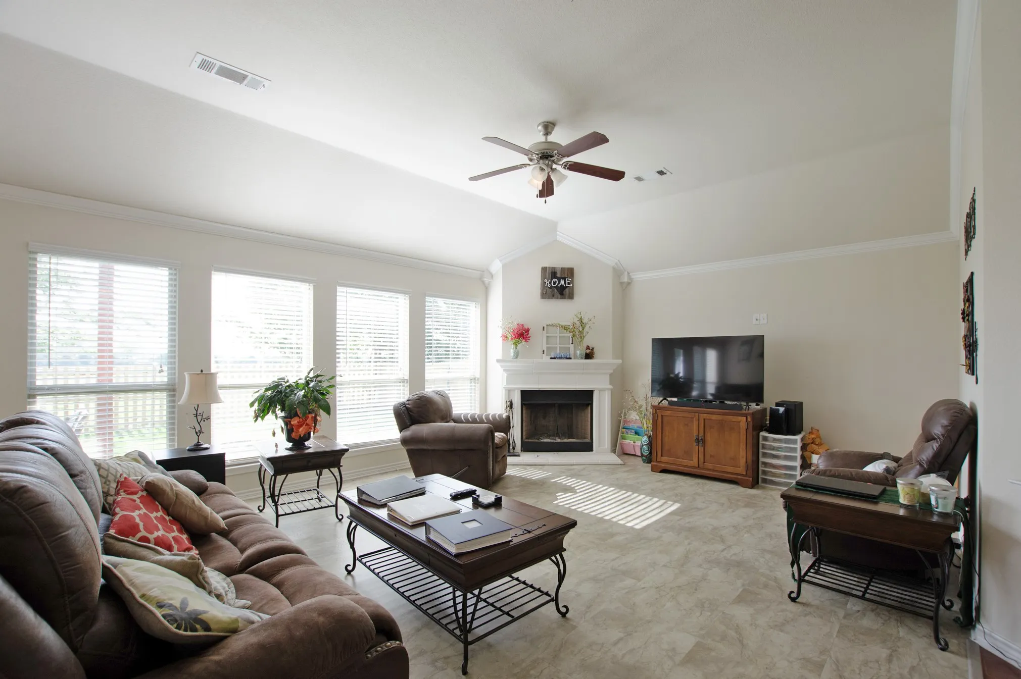 Single Family Residence For Sale in Collin County , 1309 N Houston Street, Royse City, Texas 75189, 3 Bedroom, 2 Bathroom, 2 Garage spaces, 2,045 Sqft, built in 2014, mls#21383826, Real Estate Agent in Royse City, Homes For Sale in Collin county, Homes For Sale in Royse City, Realtor in Royse City Texas, Real Estate Brokerage Independent Realty Texas, Luminita Cordes Realtor