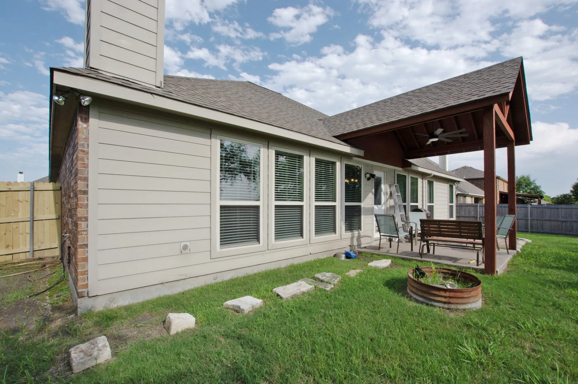 Single Family Residence For Sale in Collin County , 1309 N Houston Street, Royse City, Texas 75189, 3 Bedroom, 2 Bathroom, 2 Garage spaces, 2,045 Sqft, built in 2014, mls#21383826, Real Estate Agent in Royse City, Homes For Sale in Collin county, Homes For Sale in Royse City, Realtor in Royse City Texas, Real Estate Brokerage Independent Realty Texas, Luminita Cordes Realtor