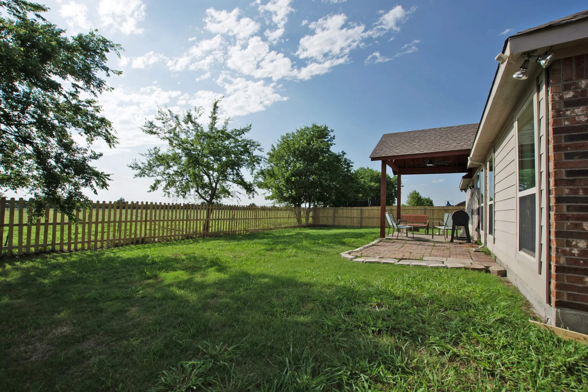 Single Family Residence For Sale in Collin County , 1309 N Houston Street, Royse City, Texas 75189, 3 Bedroom, 2 Bathroom, 2 Garage spaces, 2,045 Sqft, built in 2014, mls#21383826, Real Estate Agent in Royse City, Homes For Sale in Collin county, Homes For Sale in Royse City, Realtor in Royse City Texas, Real Estate Brokerage Independent Realty Texas, Luminita Cordes Realtor