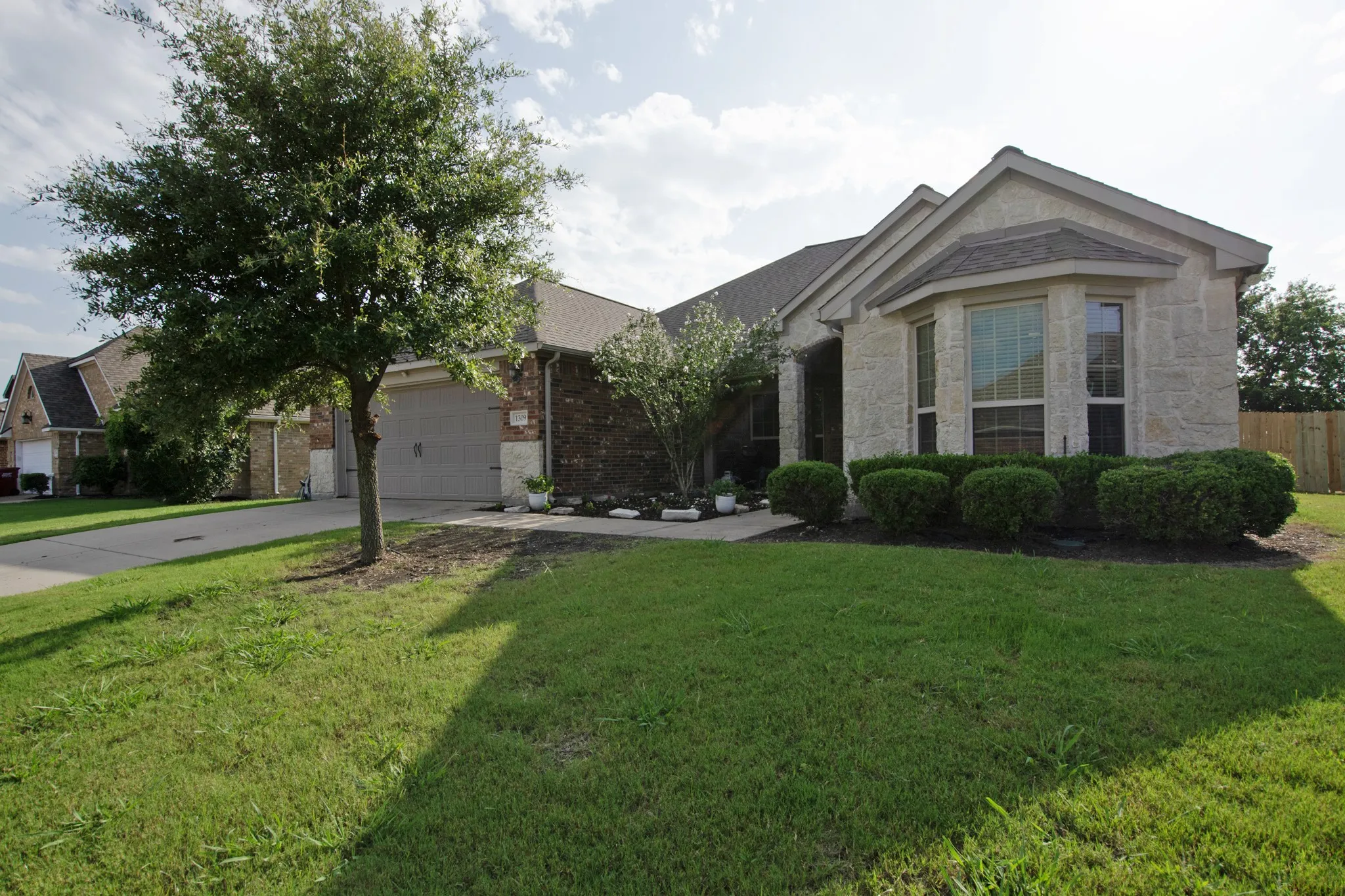 Single Family Residence For Sale in Collin County , 1309 N Houston Street, Royse City, Texas 75189, 3 Bedroom, 2 Bathroom, 2 Garage spaces, 2,045 Sqft, built in 2014, mls#21383826, Real Estate Agent in Royse City, Homes For Sale in Collin county, Homes For Sale in Royse City, Realtor in Royse City Texas, Real Estate Brokerage Independent Realty Texas, Luminita Cordes Realtor
