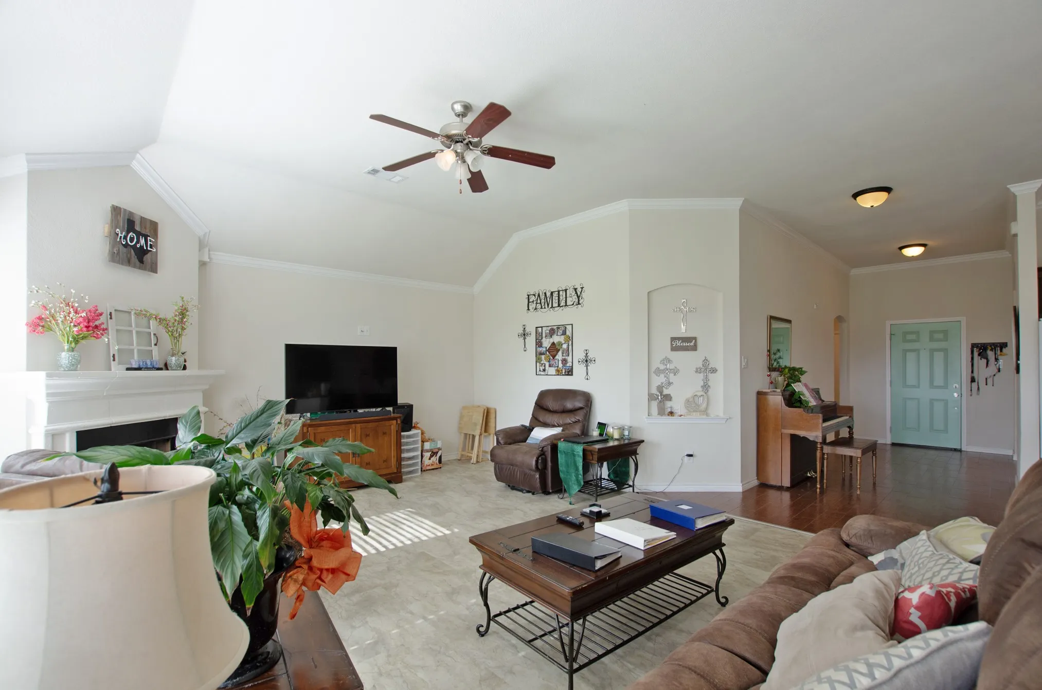 Single Family Residence For Sale in Collin County , 1309 N Houston Street, Royse City, Texas 75189, 3 Bedroom, 2 Bathroom, 2 Garage spaces, 2,045 Sqft, built in 2014, mls#21383826, Real Estate Agent in Royse City, Homes For Sale in Collin county, Homes For Sale in Royse City, Realtor in Royse City Texas, Real Estate Brokerage Independent Realty Texas, Luminita Cordes Realtor