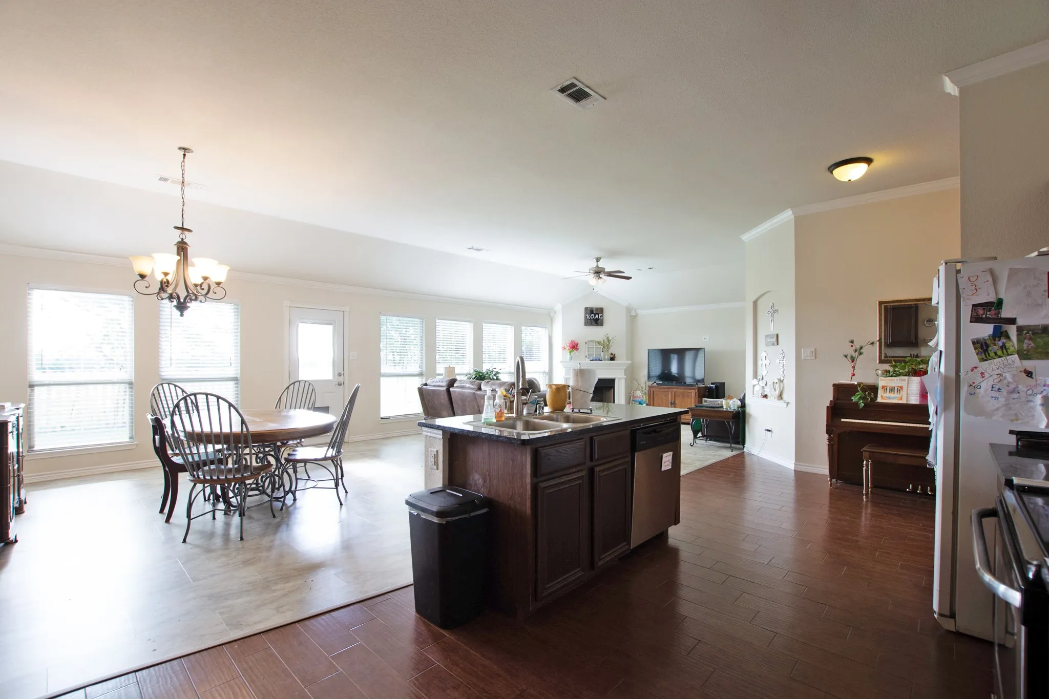 Single Family Residence For Sale in Collin County , 1309 N Houston Street, Royse City, Texas 75189, 3 Bedroom, 2 Bathroom, 2 Garage spaces, 2,045 Sqft, built in 2014, mls#21383826, Real Estate Agent in Royse City, Homes For Sale in Collin county, Homes For Sale in Royse City, Realtor in Royse City Texas, Real Estate Brokerage Independent Realty Texas, Luminita Cordes Realtor