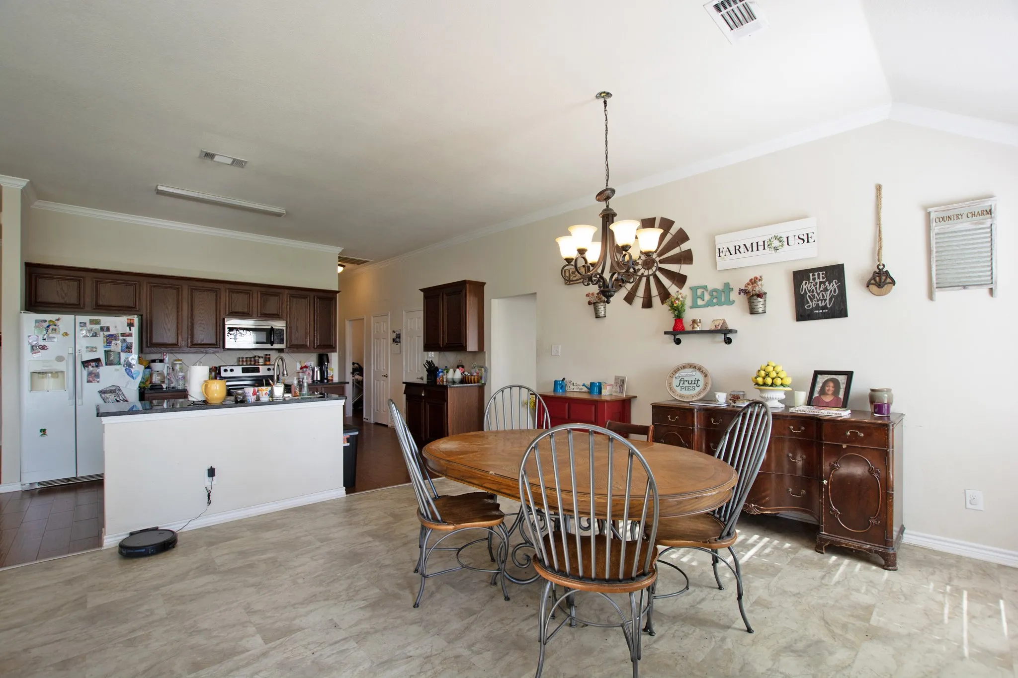 Single Family Residence For Sale in Collin County , 1309 N Houston Street, Royse City, Texas 75189, 3 Bedroom, 2 Bathroom, 2 Garage spaces, 2,045 Sqft, built in 2014, mls#21383826, Real Estate Agent in Royse City, Homes For Sale in Collin county, Homes For Sale in Royse City, Realtor in Royse City Texas, Real Estate Brokerage Independent Realty Texas, Luminita Cordes Realtor
