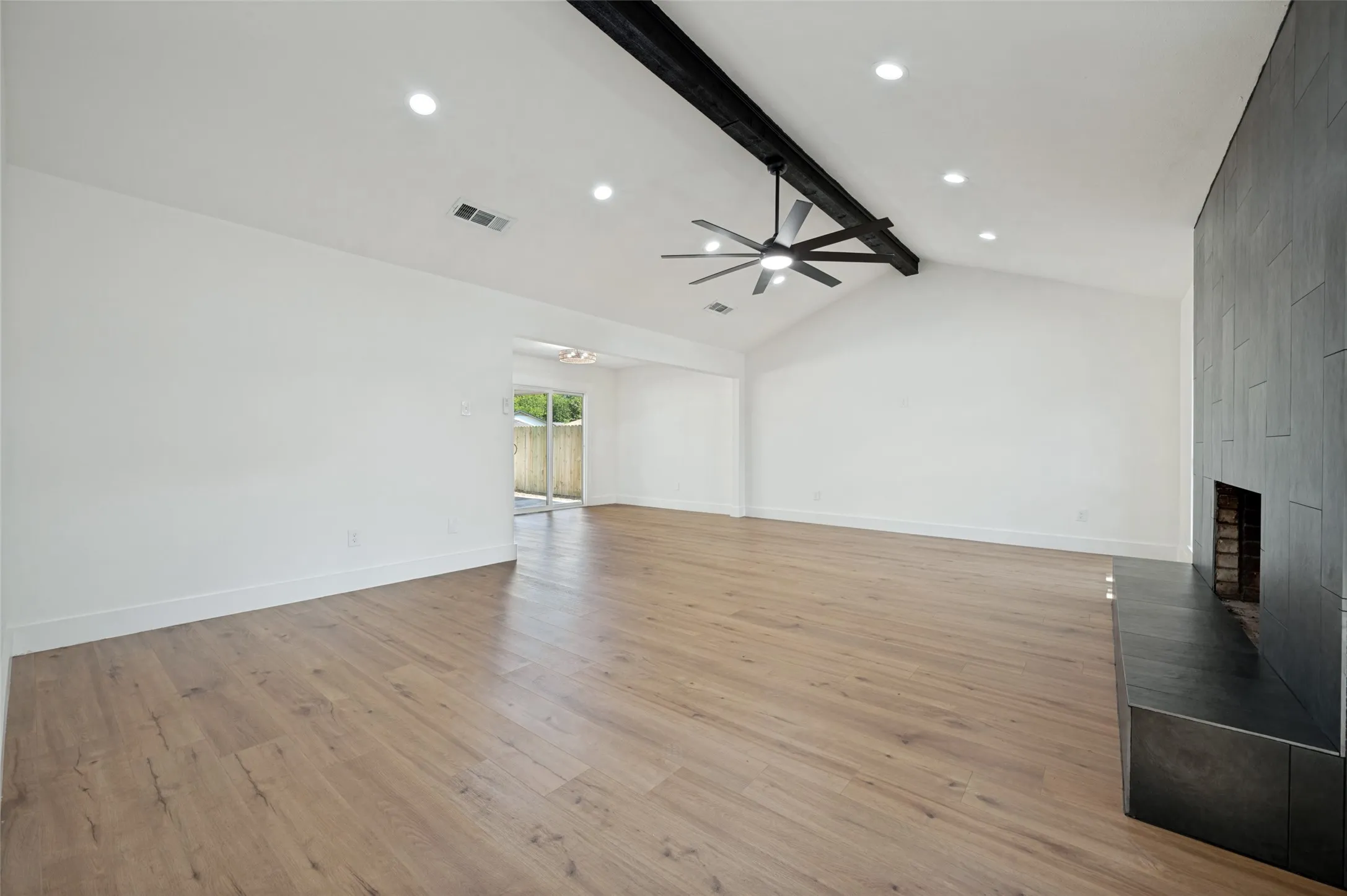 Single Family Residence For Sale in Dallas County , 1716 Creek Ridge Court, Irving, Texas 75060, 3 Bedroom, 2 Bathroom, 2 Garage spaces, 1,794 Sqft, built in 1978, mls#21380463, Real Estate Agent in Irving, Homes For Sale in Dallas county, Homes For Sale in Irving, Realtor in Irving Texas, Real Estate Brokerage Independent Realty Texas, Luminita Cordes Realtor
