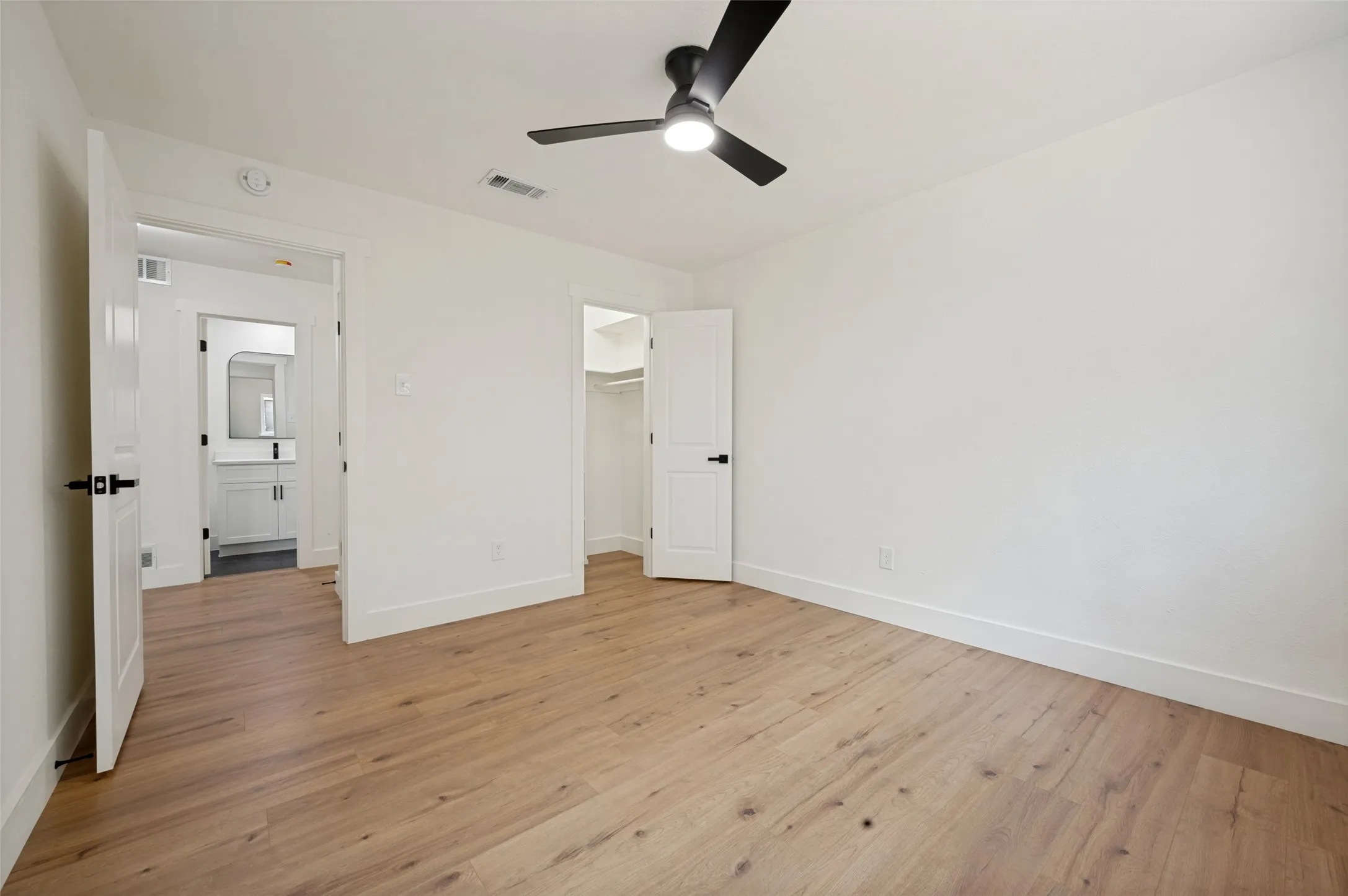 Single Family Residence For Sale in Dallas County , 1716 Creek Ridge Court, Irving, Texas 75060, 3 Bedroom, 2 Bathroom, 2 Garage spaces, 1,794 Sqft, built in 1978, mls#21380463, Real Estate Agent in Irving, Homes For Sale in Dallas county, Homes For Sale in Irving, Realtor in Irving Texas, Real Estate Brokerage Independent Realty Texas, Luminita Cordes Realtor