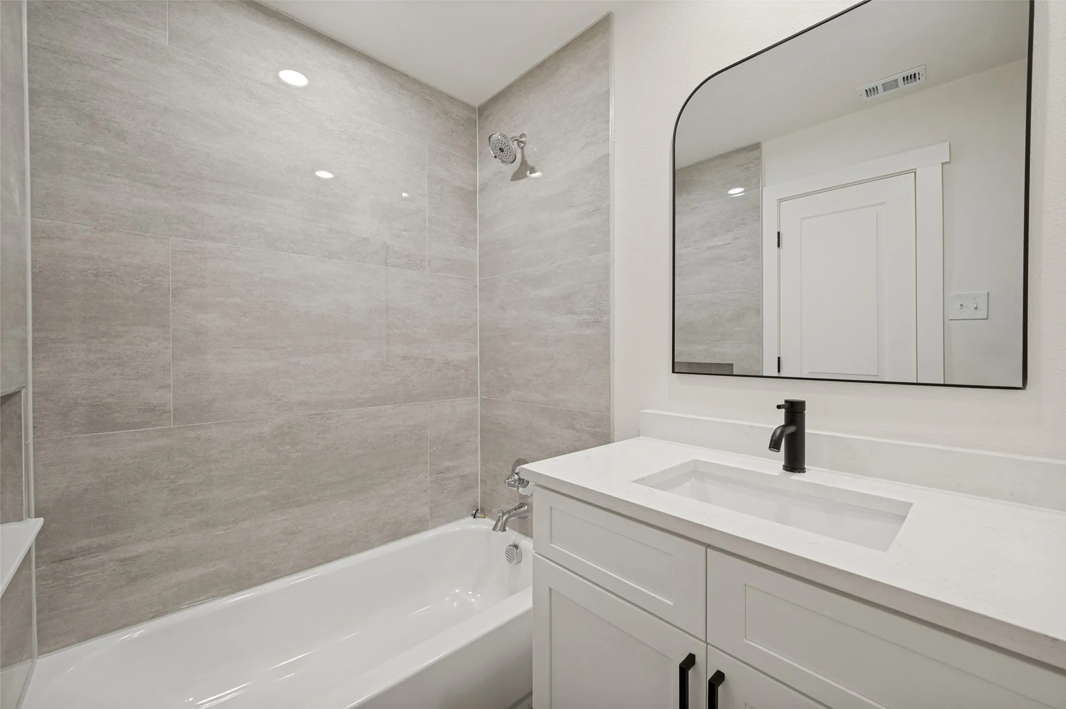 Single Family Residence For Sale in Dallas County , 1716 Creek Ridge Court, Irving, Texas 75060, 3 Bedroom, 2 Bathroom, 2 Garage spaces, 1,794 Sqft, built in 1978, mls#21380463, Real Estate Agent in Irving, Homes For Sale in Dallas county, Homes For Sale in Irving, Realtor in Irving Texas, Real Estate Brokerage Independent Realty Texas, Luminita Cordes Realtor