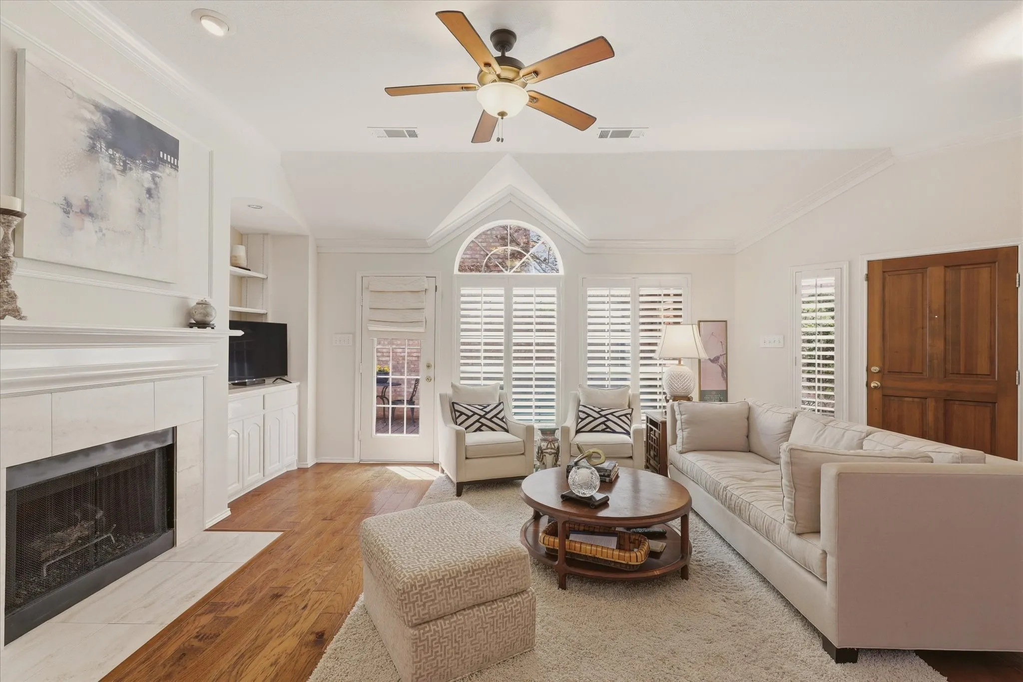 Single Family Residence For Sale in Collin County , 4900 Rockcreek Lane, Plano, Texas 75024, 2 Bedroom, 2 Bathroom, 2 Garage spaces, 1,605 Sqft, built in 1995, mls#21383650, Real Estate Agent in Plano, Homes For Sale in Collin county, Homes For Sale in Plano, Realtor in Plano Texas, Real Estate Brokerage Independent Realty Texas, Luminita Cordes Realtor