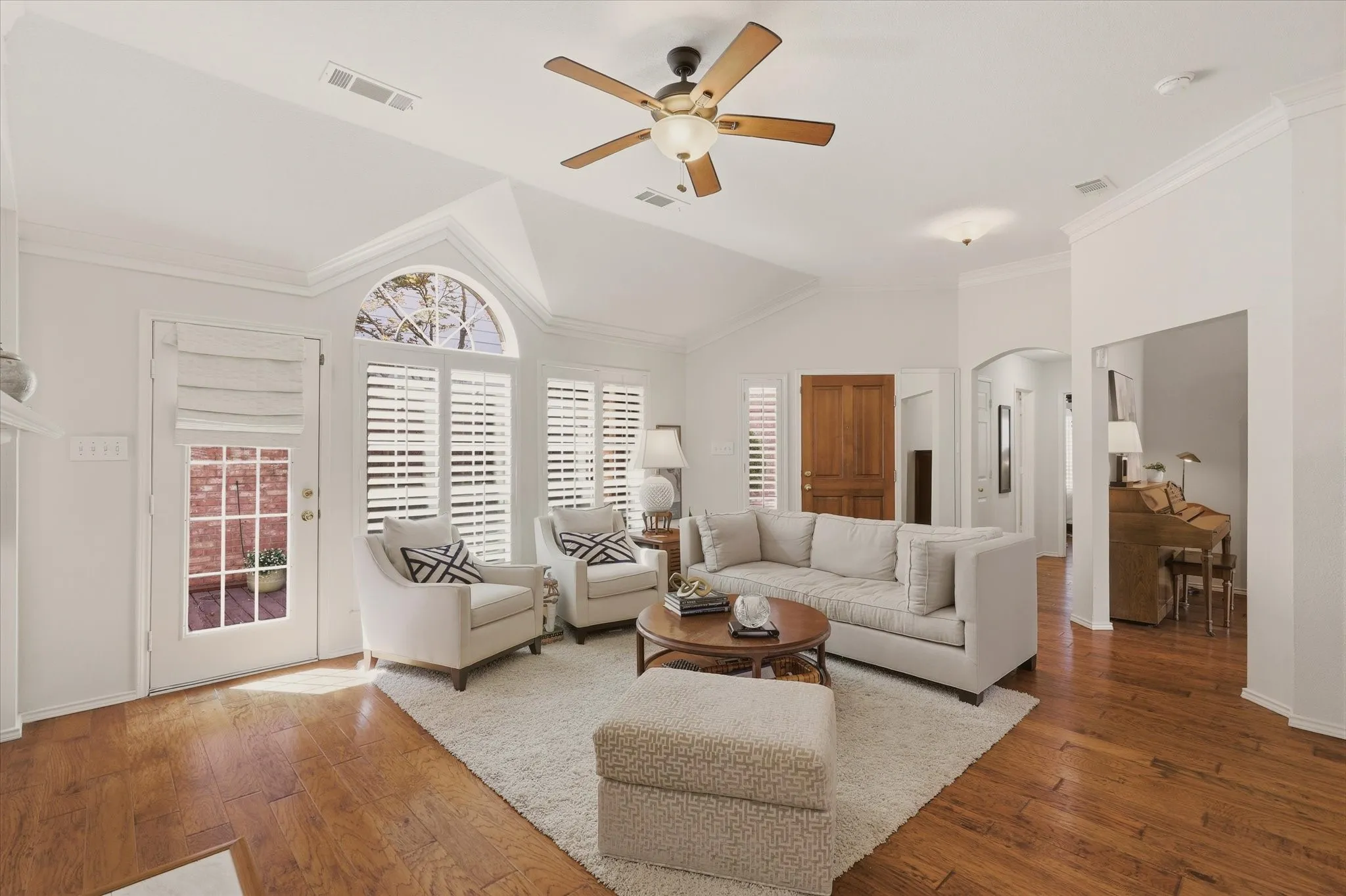 Single Family Residence For Sale in Collin County , 4900 Rockcreek Lane, Plano, Texas 75024, 2 Bedroom, 2 Bathroom, 2 Garage spaces, 1,605 Sqft, built in 1995, mls#21383650, Real Estate Agent in Plano, Homes For Sale in Collin county, Homes For Sale in Plano, Realtor in Plano Texas, Real Estate Brokerage Independent Realty Texas, Luminita Cordes Realtor