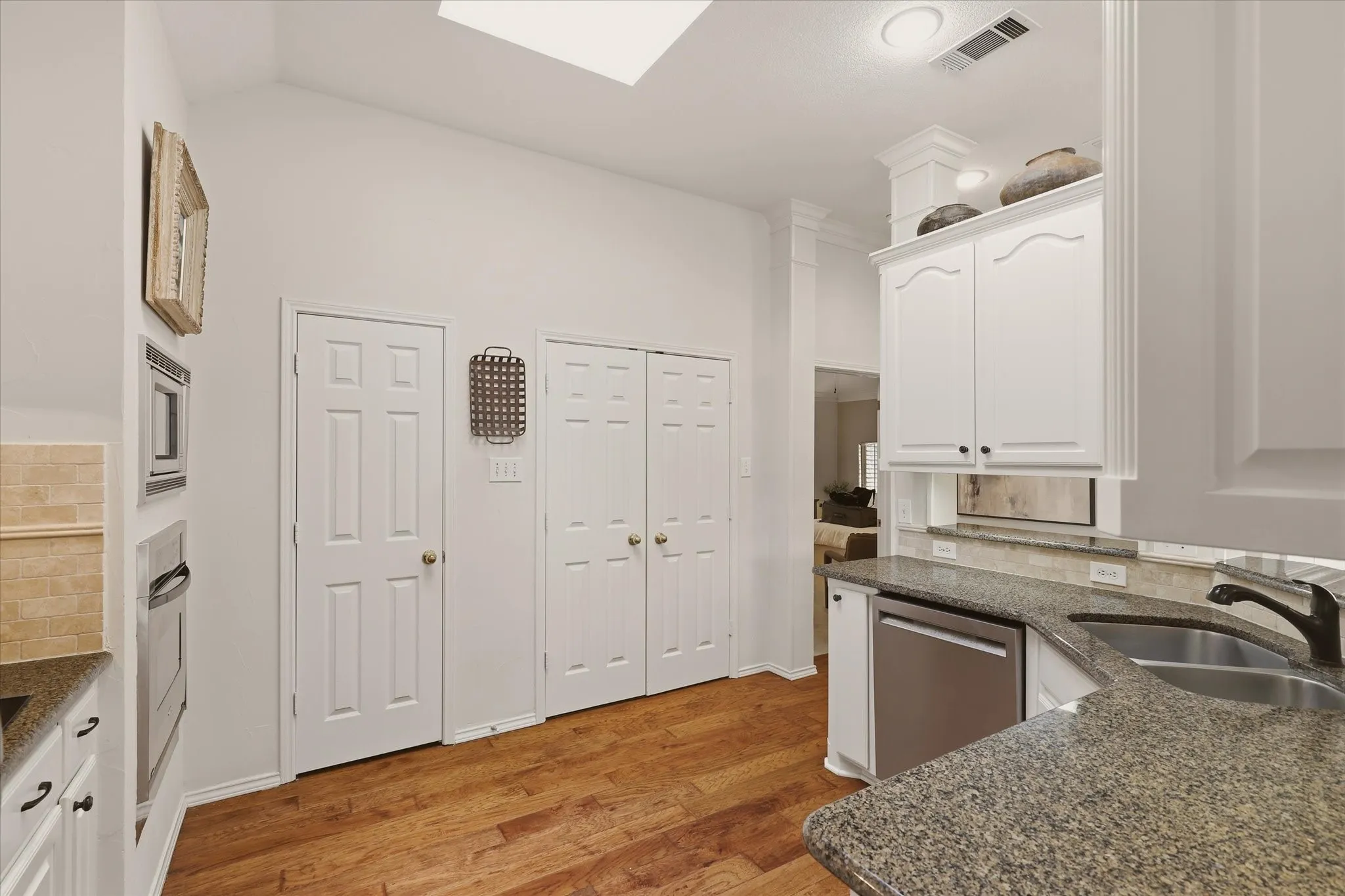 Single Family Residence For Sale in Collin County , 4900 Rockcreek Lane, Plano, Texas 75024, 2 Bedroom, 2 Bathroom, 2 Garage spaces, 1,605 Sqft, built in 1995, mls#21383650, Real Estate Agent in Plano, Homes For Sale in Collin county, Homes For Sale in Plano, Realtor in Plano Texas, Real Estate Brokerage Independent Realty Texas, Luminita Cordes Realtor