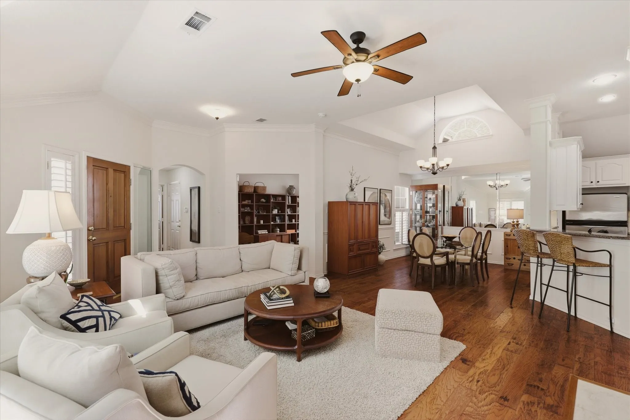 Single Family Residence For Sale in Collin County , 4900 Rockcreek Lane, Plano, Texas 75024, 2 Bedroom, 2 Bathroom, 2 Garage spaces, 1,605 Sqft, built in 1995, mls#21383650, Real Estate Agent in Plano, Homes For Sale in Collin county, Homes For Sale in Plano, Realtor in Plano Texas, Real Estate Brokerage Independent Realty Texas, Luminita Cordes Realtor