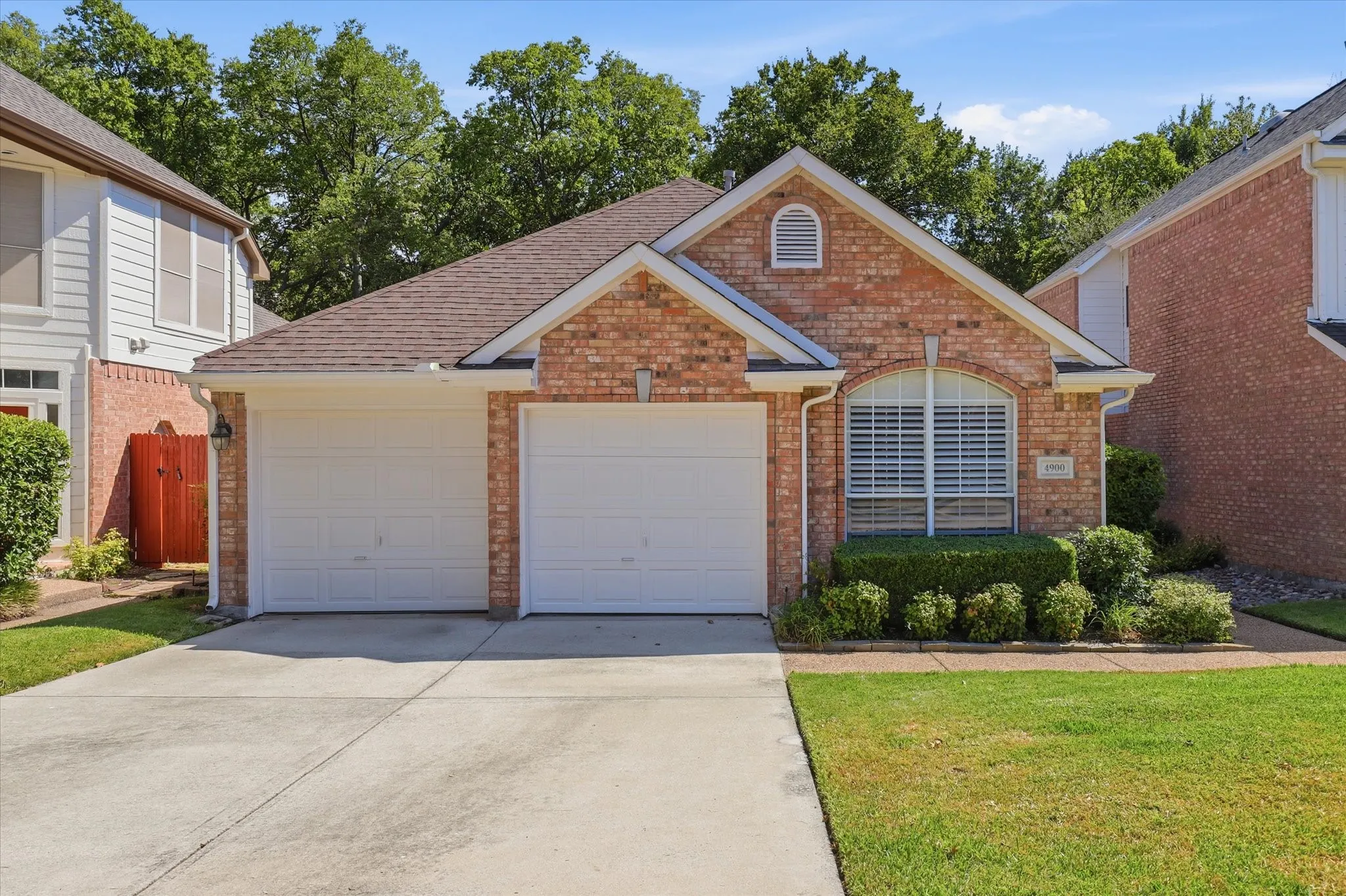 Single Family Residence For Sale in Collin County , 4900 Rockcreek Lane, Plano, Texas 75024, 2 Bedroom, 2 Bathroom, 2 Garage spaces, 1,605 Sqft, built in 1995, mls#21383650, Real Estate Agent in Plano, Homes For Sale in Collin county, Homes For Sale in Plano, Realtor in Plano Texas, Real Estate Brokerage Independent Realty Texas, Luminita Cordes Realtor