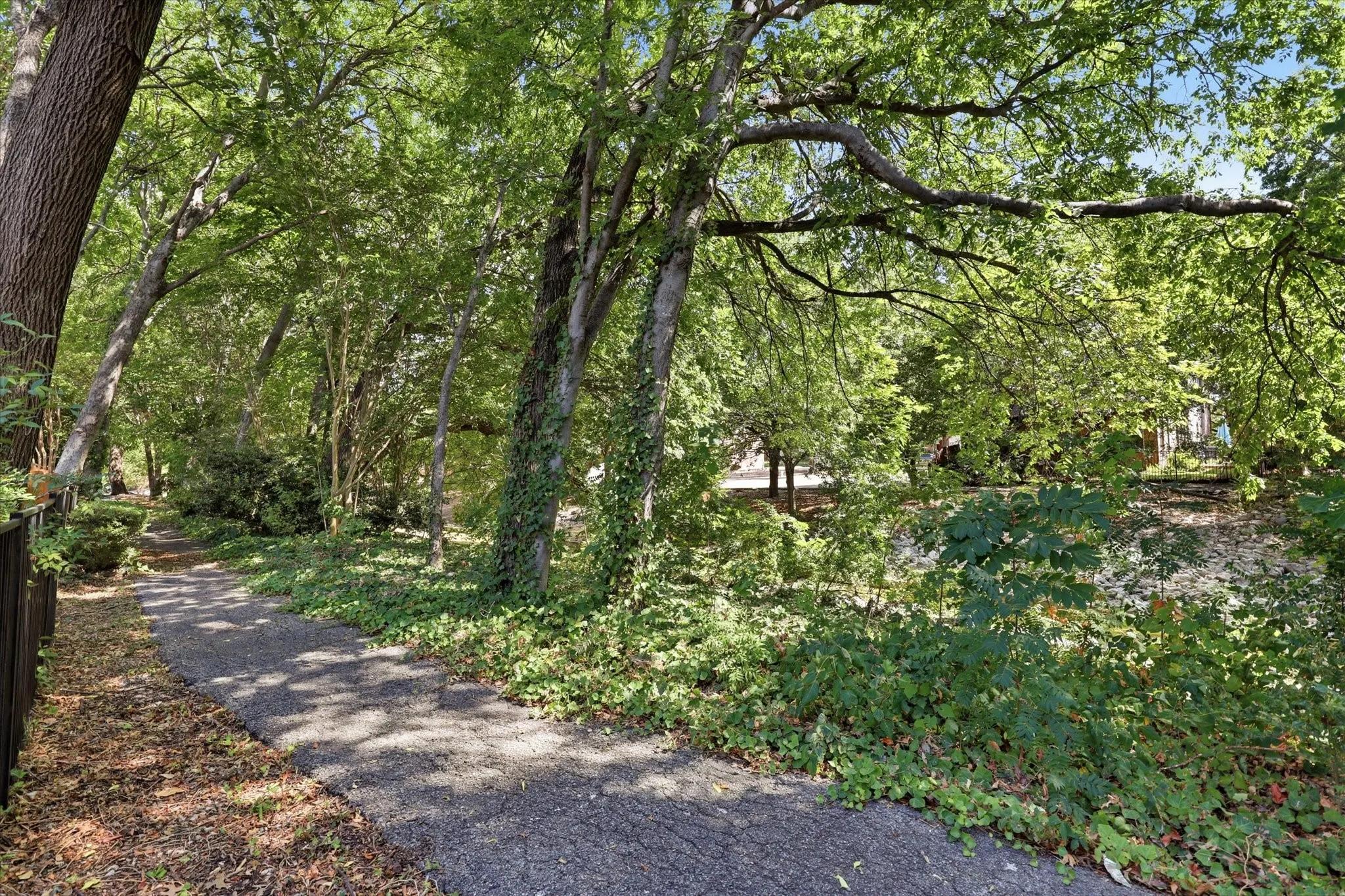 Single Family Residence For Sale in Collin County , 4900 Rockcreek Lane, Plano, Texas 75024, 2 Bedroom, 2 Bathroom, 2 Garage spaces, 1,605 Sqft, built in 1995, mls#21383650, Real Estate Agent in Plano, Homes For Sale in Collin county, Homes For Sale in Plano, Realtor in Plano Texas, Real Estate Brokerage Independent Realty Texas, Luminita Cordes Realtor
