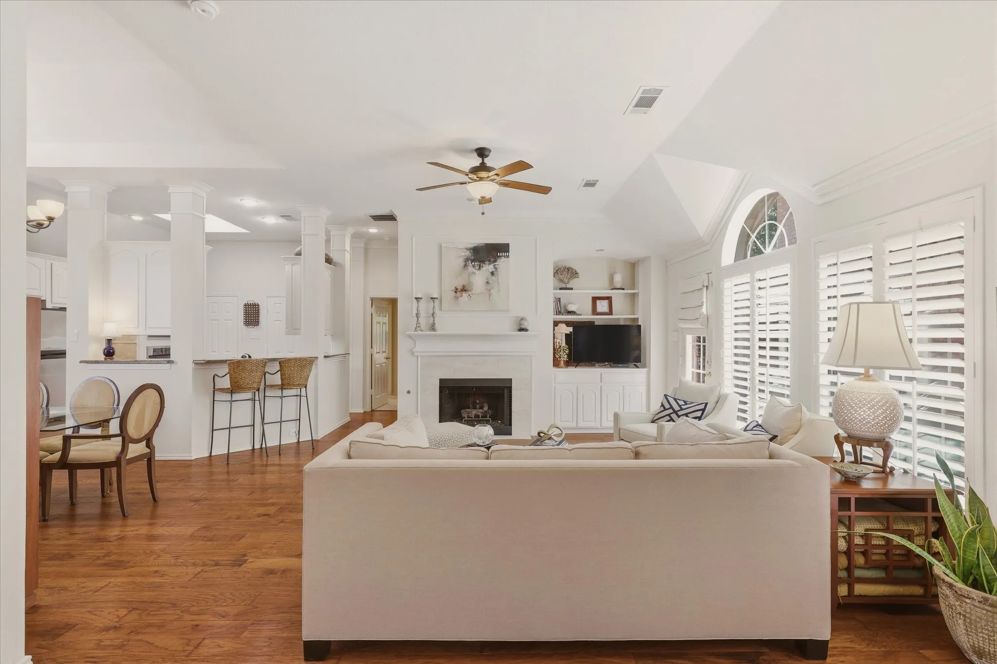 Single Family Residence For Sale in Collin County , 4900 Rockcreek Lane, Plano, Texas 75024, 2 Bedroom, 2 Bathroom, 2 Garage spaces, 1,605 Sqft, built in 1995, mls#21383650, Real Estate Agent in Plano, Homes For Sale in Collin county, Homes For Sale in Plano, Realtor in Plano Texas, Real Estate Brokerage Independent Realty Texas, Luminita Cordes Realtor