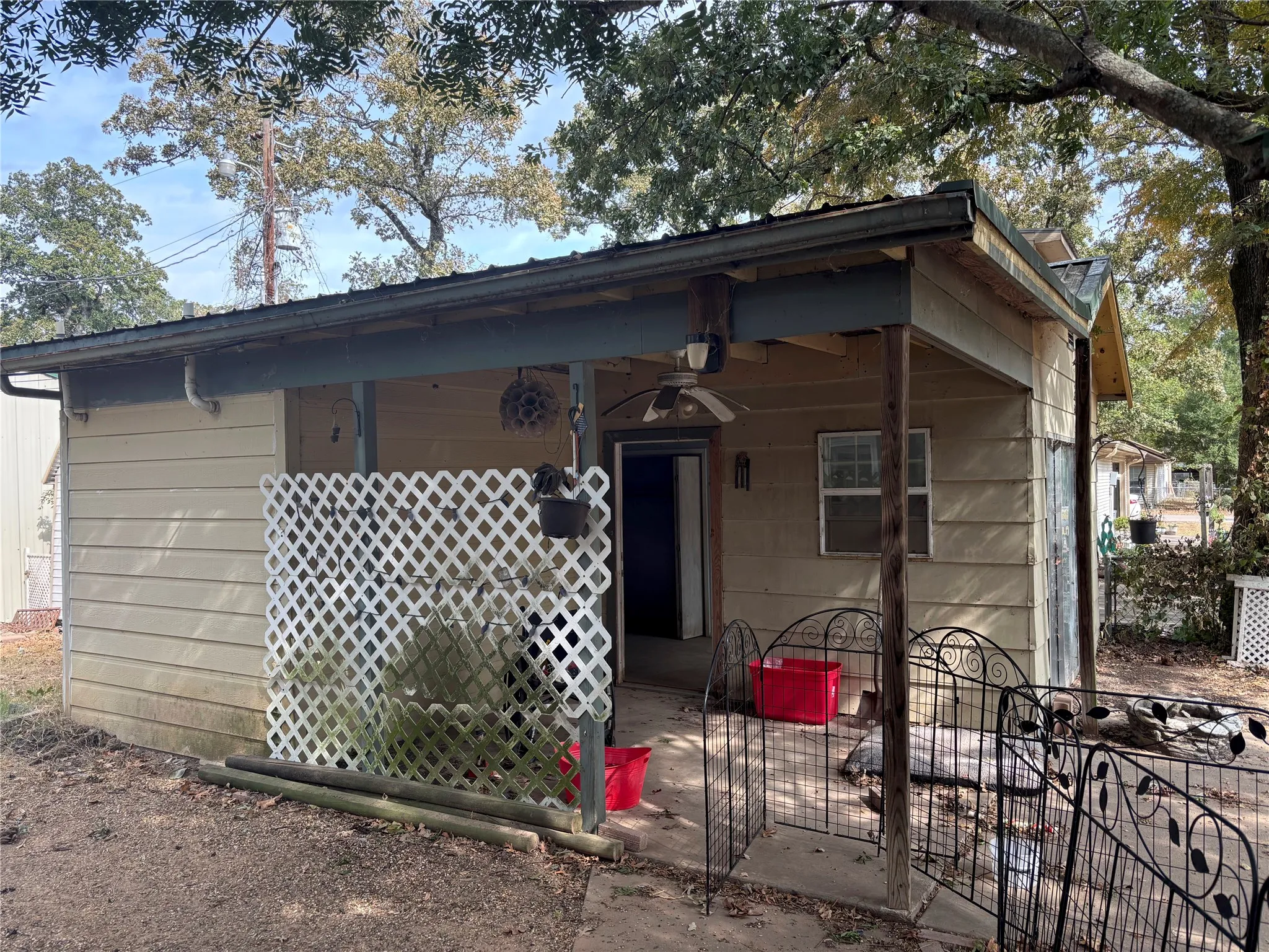 Detached structure with additional bathroom