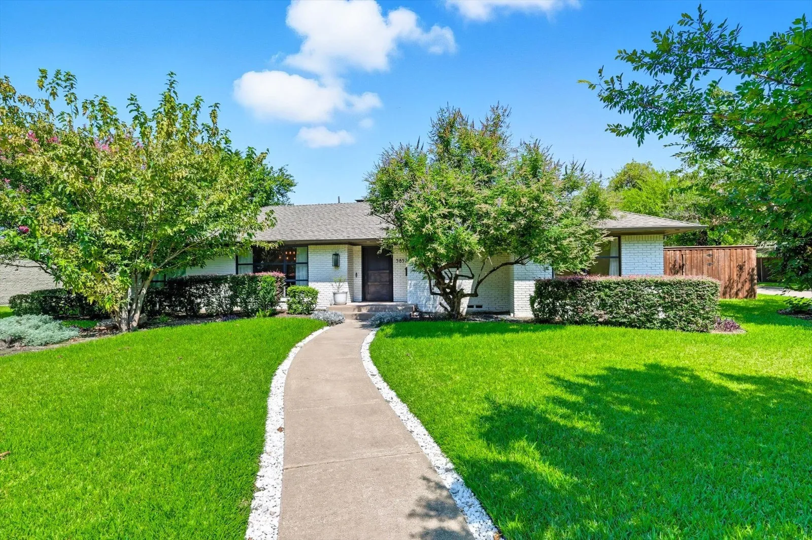 Single Family Residence For Sale in Dallas County , 5857 Charlestown Drive, Dallas, Texas 75230, 5 Bedroom, 3 Bathroom, 3 Garage spaces, 2,862 Sqft, built in 1956, mls#21382709, Real Estate Agent in Dallas, Homes For Sale in Dallas county, Homes For Sale in Dallas, Realtor in Dallas Texas, Real Estate Brokerage Independent Realty Texas, Luminita Cordes Realtor