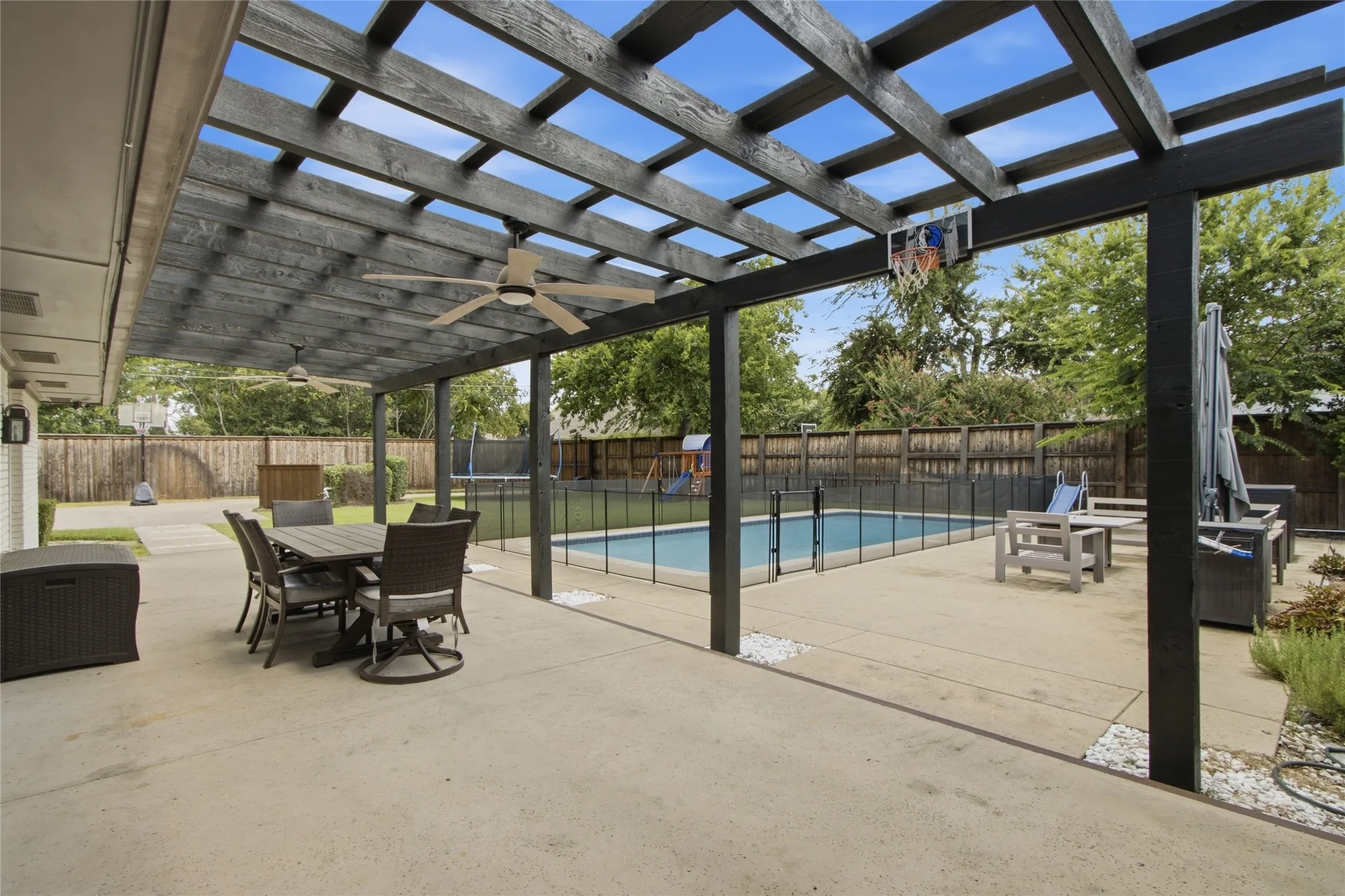Single Family Residence For Sale in Dallas County , 5857 Charlestown Drive, Dallas, Texas 75230, 5 Bedroom, 3 Bathroom, 3 Garage spaces, 2,862 Sqft, built in 1956, mls#21382709, Real Estate Agent in Dallas, Homes For Sale in Dallas county, Homes For Sale in Dallas, Realtor in Dallas Texas, Real Estate Brokerage Independent Realty Texas, Luminita Cordes Realtor
