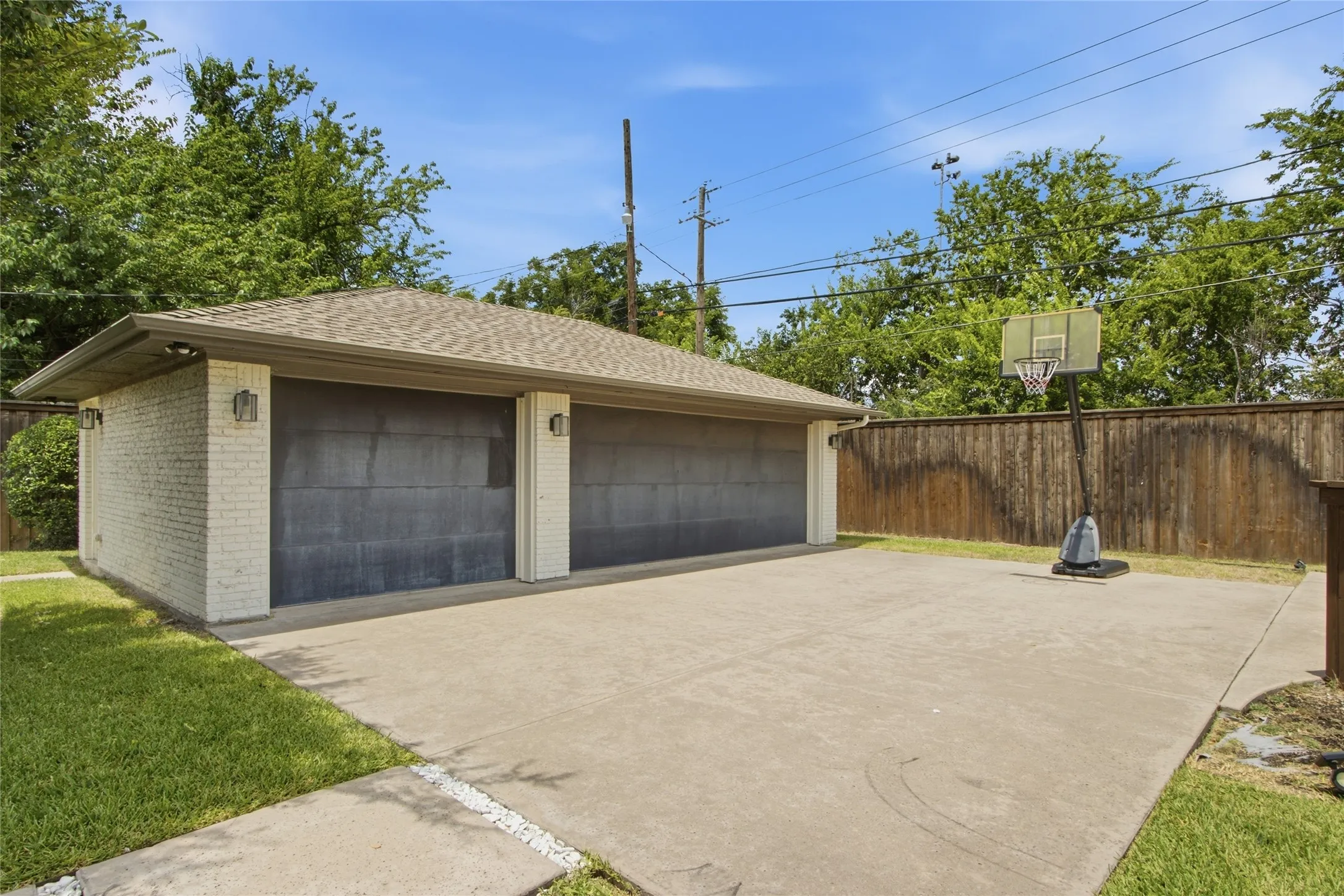 Single Family Residence For Sale in Dallas County , 5857 Charlestown Drive, Dallas, Texas 75230, 5 Bedroom, 3 Bathroom, 3 Garage spaces, 2,862 Sqft, built in 1956, mls#21382709, Real Estate Agent in Dallas, Homes For Sale in Dallas county, Homes For Sale in Dallas, Realtor in Dallas Texas, Real Estate Brokerage Independent Realty Texas, Luminita Cordes Realtor