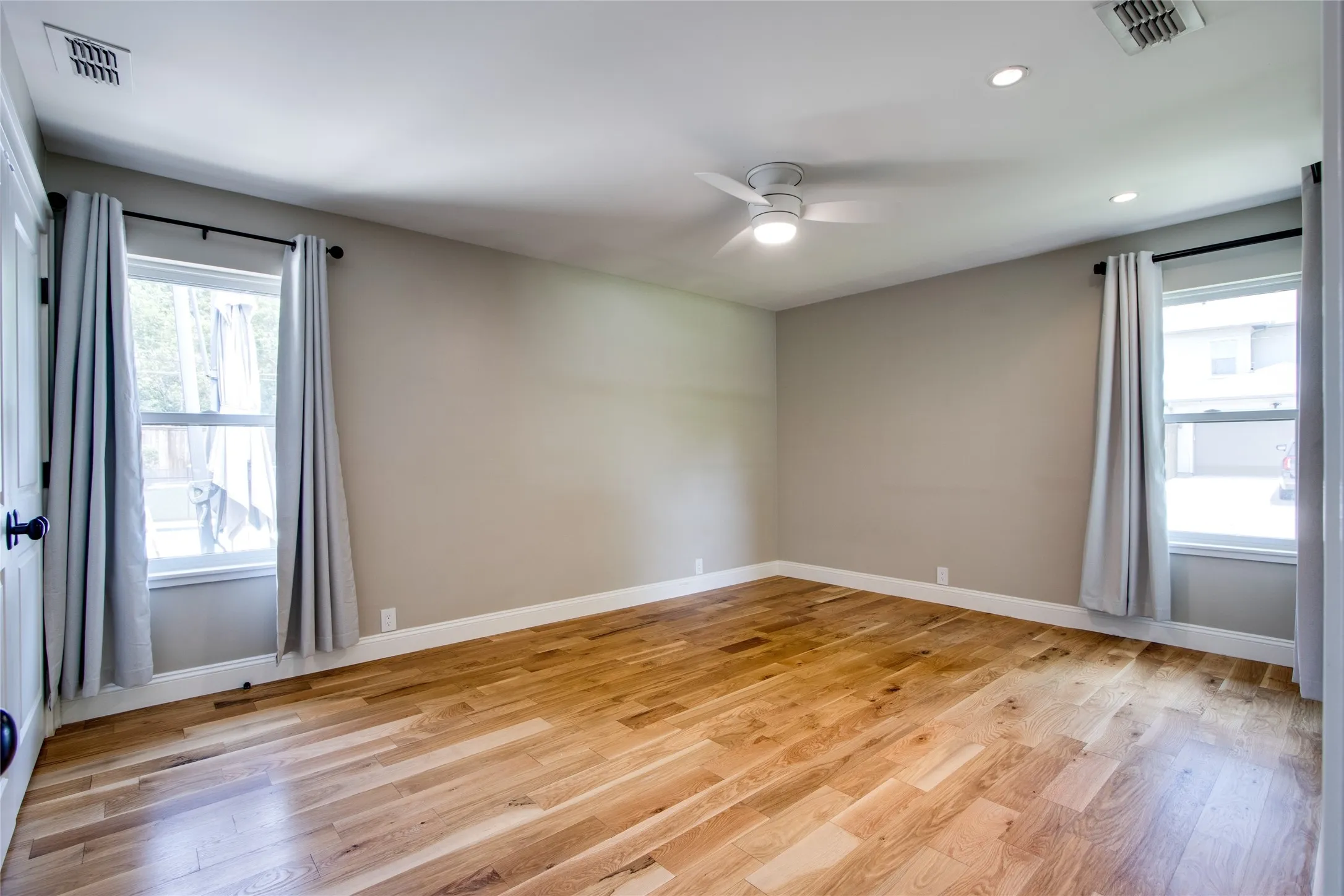 Single Family Residence For Sale in Dallas County , 5857 Charlestown Drive, Dallas, Texas 75230, 5 Bedroom, 3 Bathroom, 3 Garage spaces, 2,862 Sqft, built in 1956, mls#21382709, Real Estate Agent in Dallas, Homes For Sale in Dallas county, Homes For Sale in Dallas, Realtor in Dallas Texas, Real Estate Brokerage Independent Realty Texas, Luminita Cordes Realtor