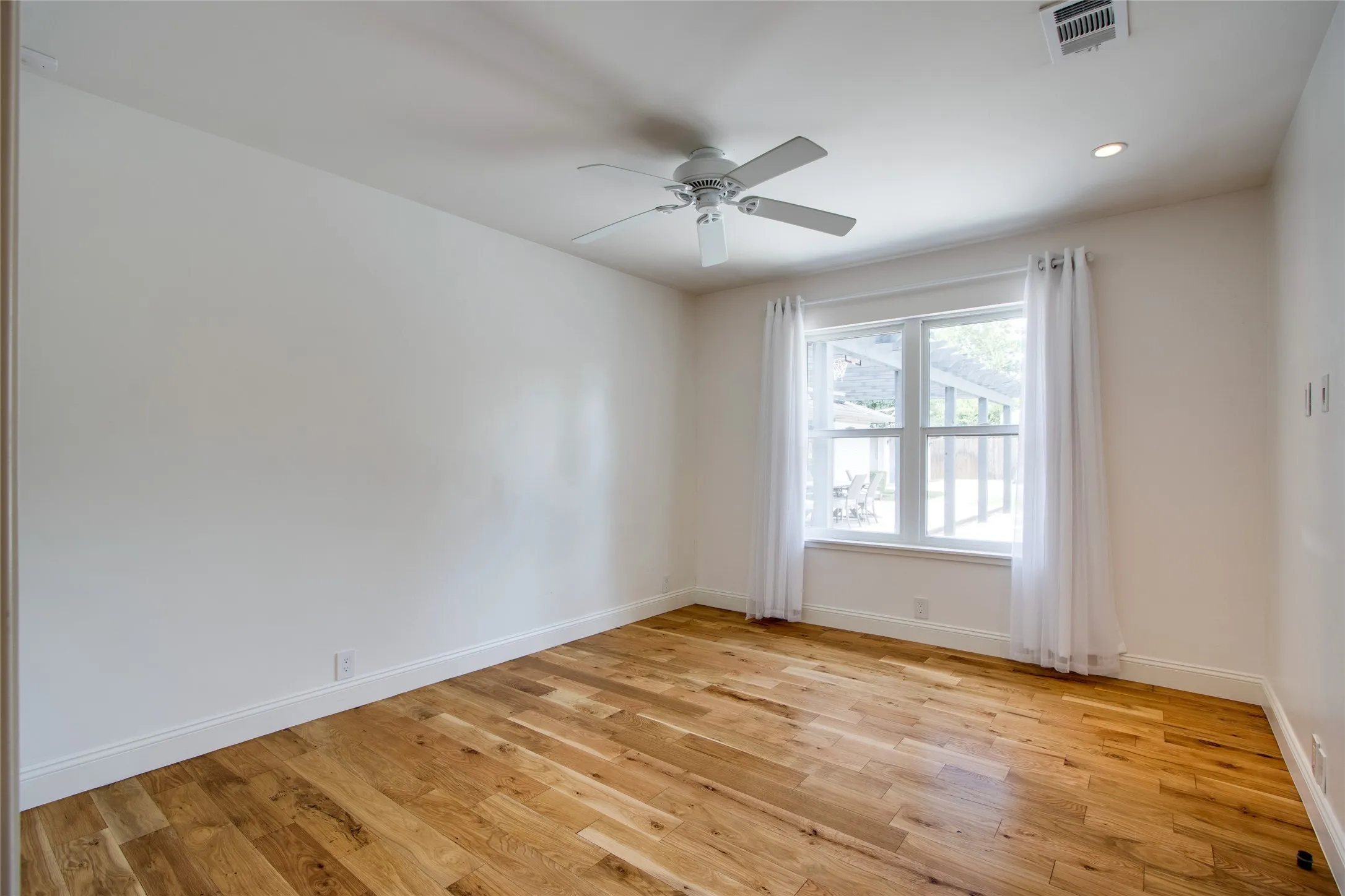 Single Family Residence For Sale in Dallas County , 5857 Charlestown Drive, Dallas, Texas 75230, 5 Bedroom, 3 Bathroom, 3 Garage spaces, 2,862 Sqft, built in 1956, mls#21382709, Real Estate Agent in Dallas, Homes For Sale in Dallas county, Homes For Sale in Dallas, Realtor in Dallas Texas, Real Estate Brokerage Independent Realty Texas, Luminita Cordes Realtor
