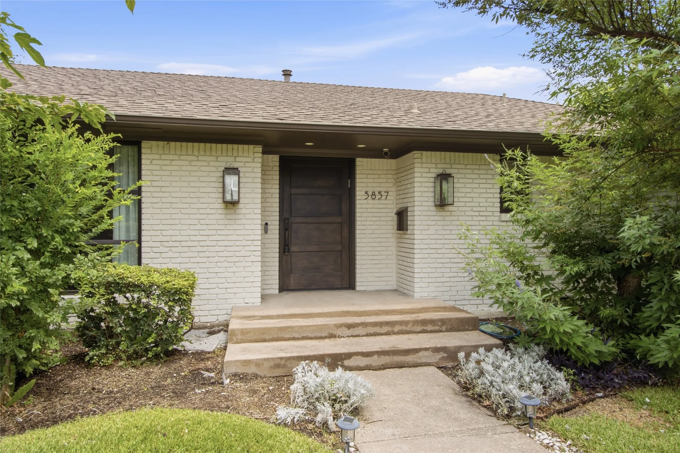 Single Family Residence For Sale in Dallas County , 5857 Charlestown Drive, Dallas, Texas 75230, 5 Bedroom, 3 Bathroom, 3 Garage spaces, 2,862 Sqft, built in 1956, mls#21382709, Real Estate Agent in Dallas, Homes For Sale in Dallas county, Homes For Sale in Dallas, Realtor in Dallas Texas, Real Estate Brokerage Independent Realty Texas, Luminita Cordes Realtor