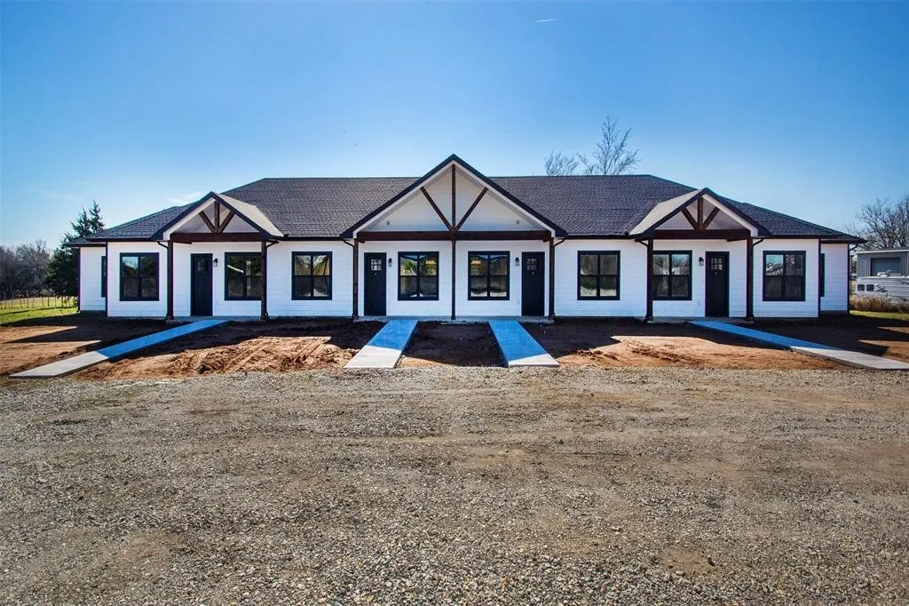 Townhouse For Rent in Grayson County , 20494 US Highway 377 D, Whitesboro, Texas 76273, 3 Bedroom, 2 Bathroom, Garage spaces, 1,314 Sqft, built in 2023, mls#21383835, Real Estate Agent in Whitesboro, Homes For Rent in Grayson county, Homes For Rent in Whitesboro, Realtor in Whitesboro Texas, Real Estate Brokerage Independent Realty Texas, Luminita Cordes Realtor