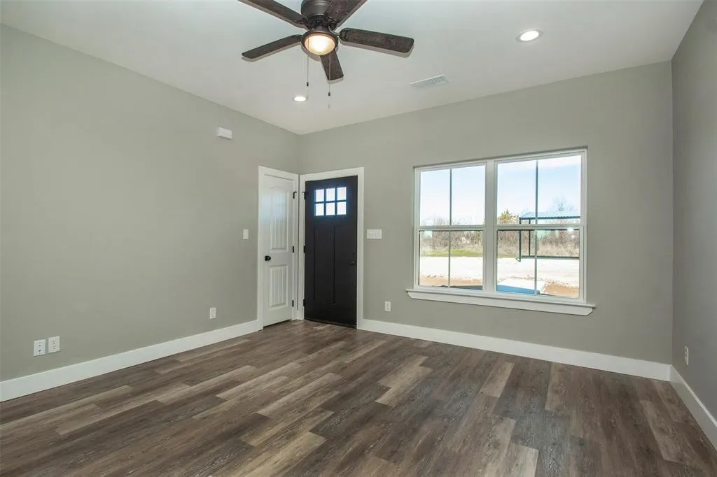 Townhouse For Rent in Grayson County , 20494 US Highway 377 D, Whitesboro, Texas 76273, 3 Bedroom, 2 Bathroom, Garage spaces, 1,314 Sqft, built in 2023, mls#21383835, Real Estate Agent in Whitesboro, Homes For Rent in Grayson county, Homes For Rent in Whitesboro, Realtor in Whitesboro Texas, Real Estate Brokerage Independent Realty Texas, Luminita Cordes Realtor