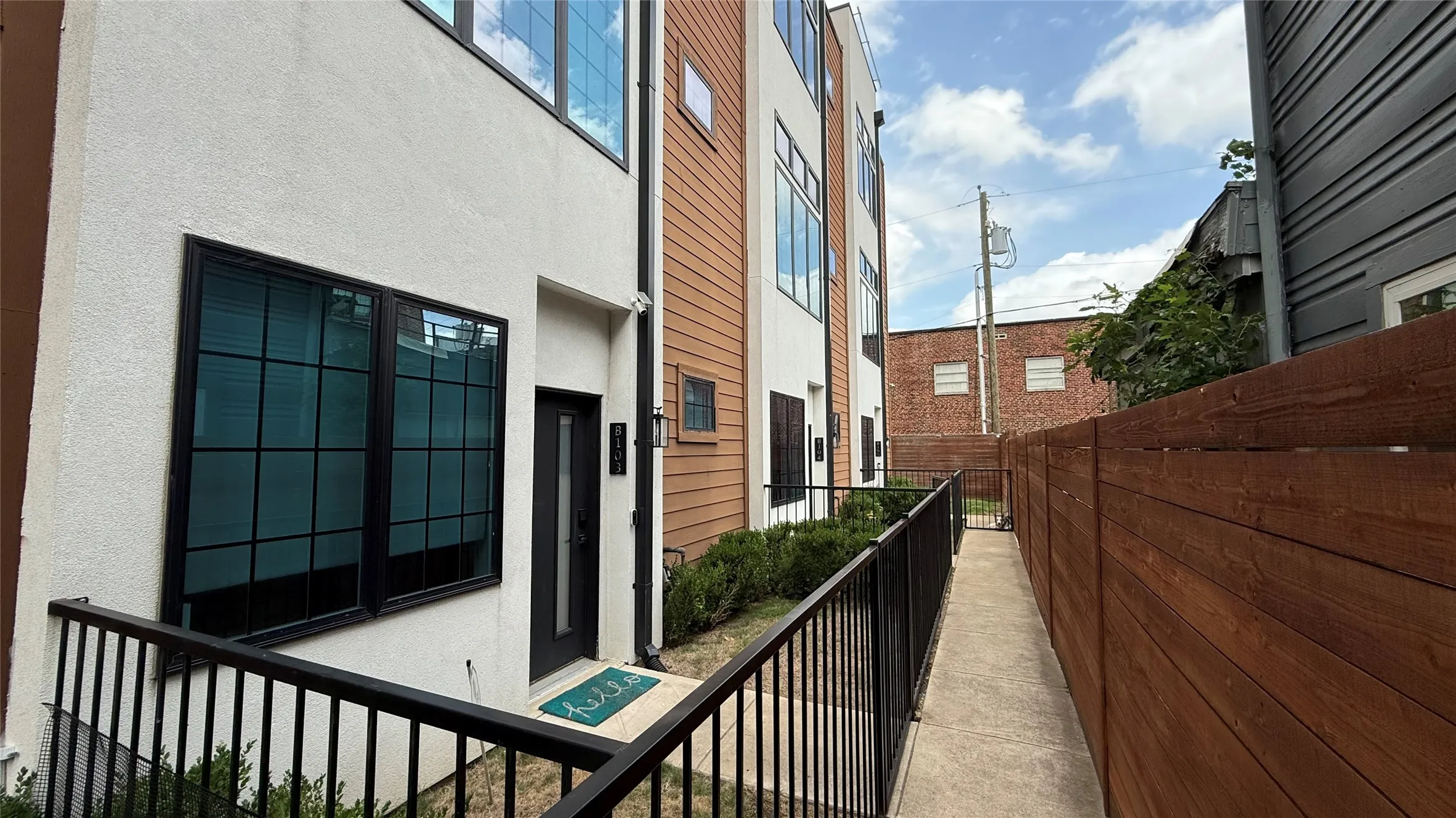 Condominium For Rent in Dallas County , 1910 Caddo Street B103, Dallas, Texas 75204, 2 Bedroom, 3 Bathroom, 2 Garage spaces, 1,500 Sqft, built in 2019, mls#21383837, Real Estate Agent in Dallas, Homes For Rent in Dallas county, Homes For Rent in Dallas, Realtor in Dallas Texas, Real Estate Brokerage Independent Realty Texas, Luminita Cordes Realtor