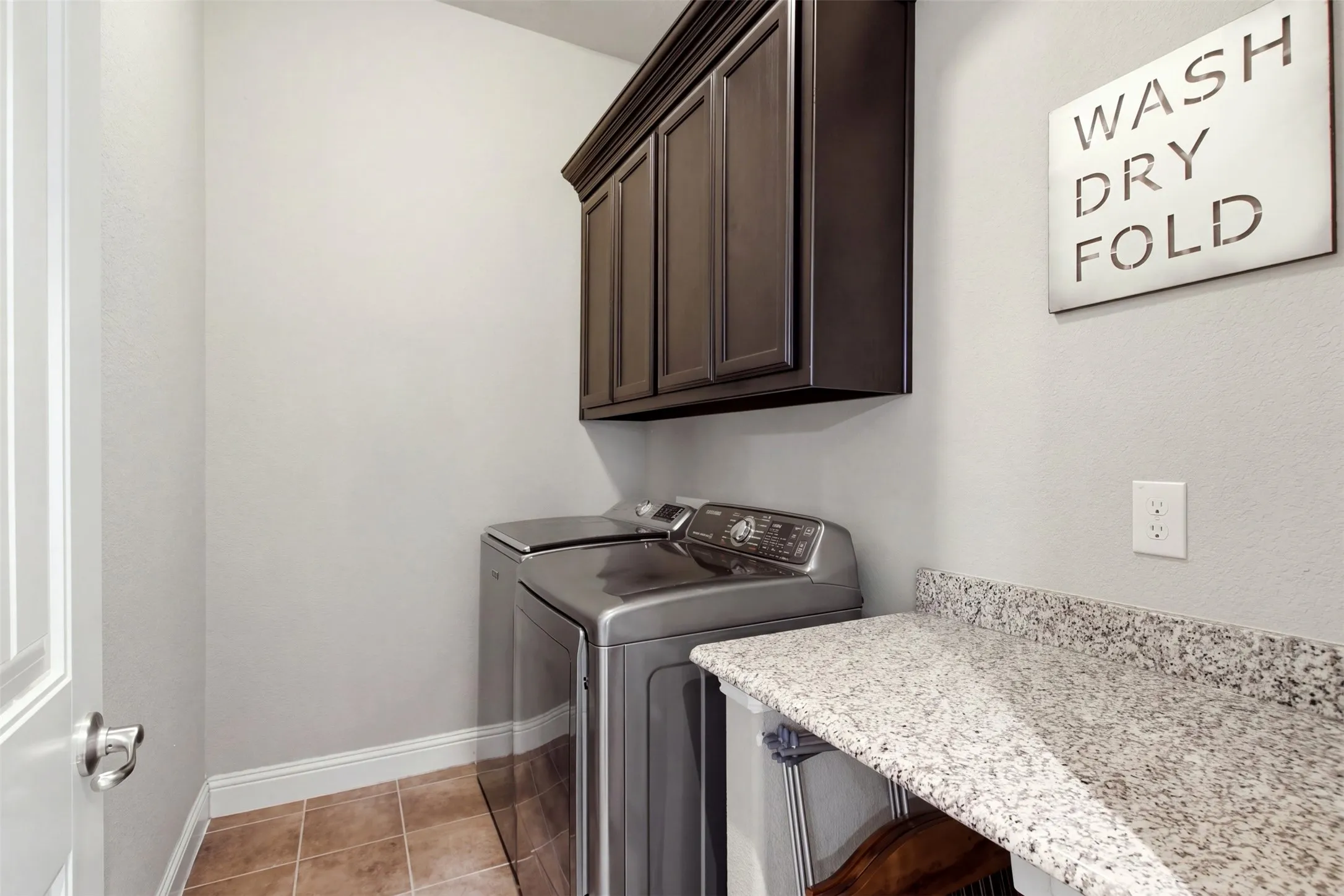 Single Family Residence For Sale in Tarrant County , 7124 Chelsea Drive, North Richland Hills, Texas 76180, 4 Bedroom, 4 Bathroom, 2 Garage spaces, 3,391 Sqft, built in 2016, mls#21382178, Real Estate Agent in North Richland Hills, Homes For Sale in Tarrant county, Homes For Sale in North Richland Hills, Realtor in North Richland Hills Texas, Real Estate Brokerage Independent Realty Texas, Luminita Cordes Realtor